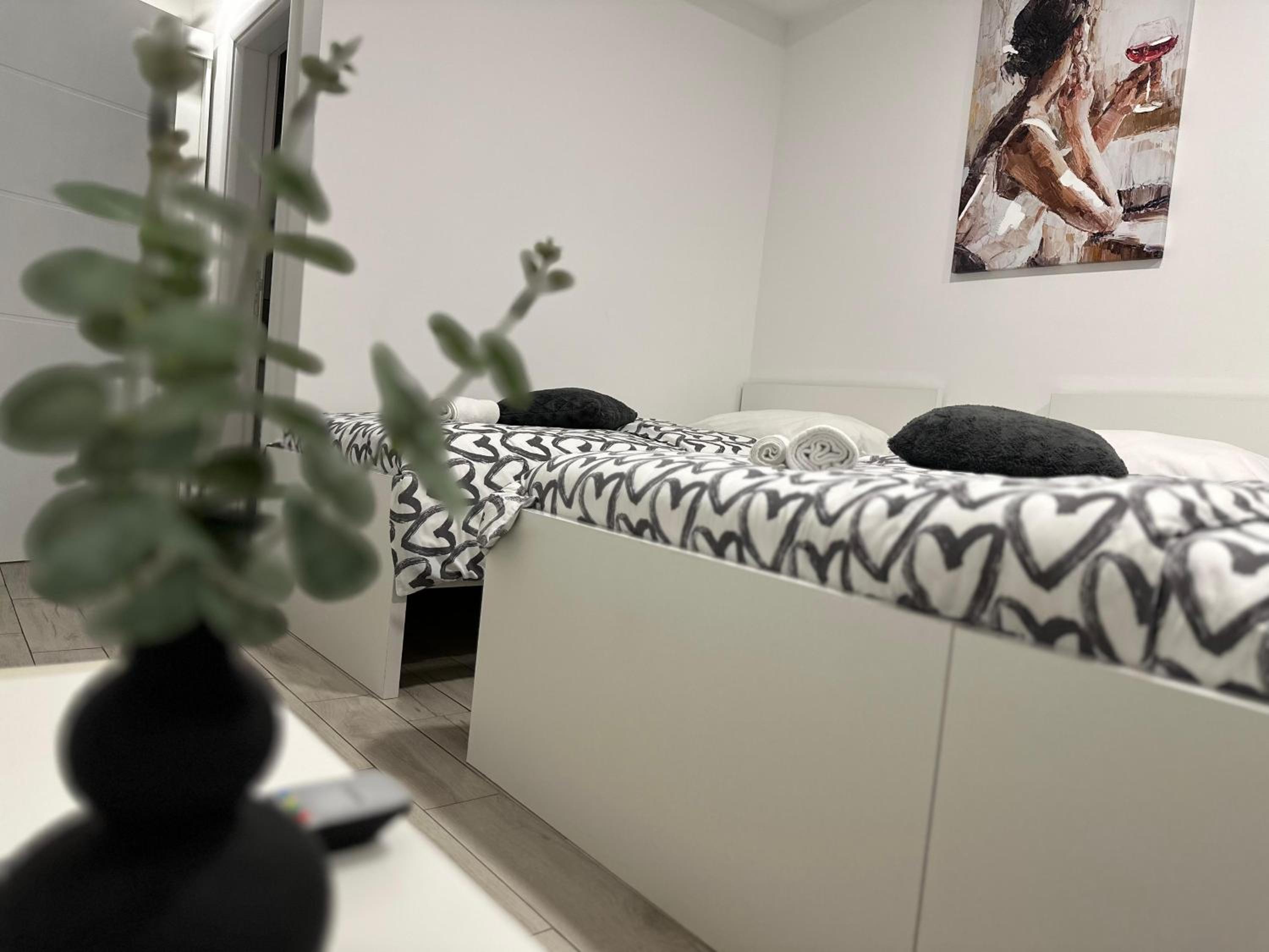 Quadruple Room - Photo 11