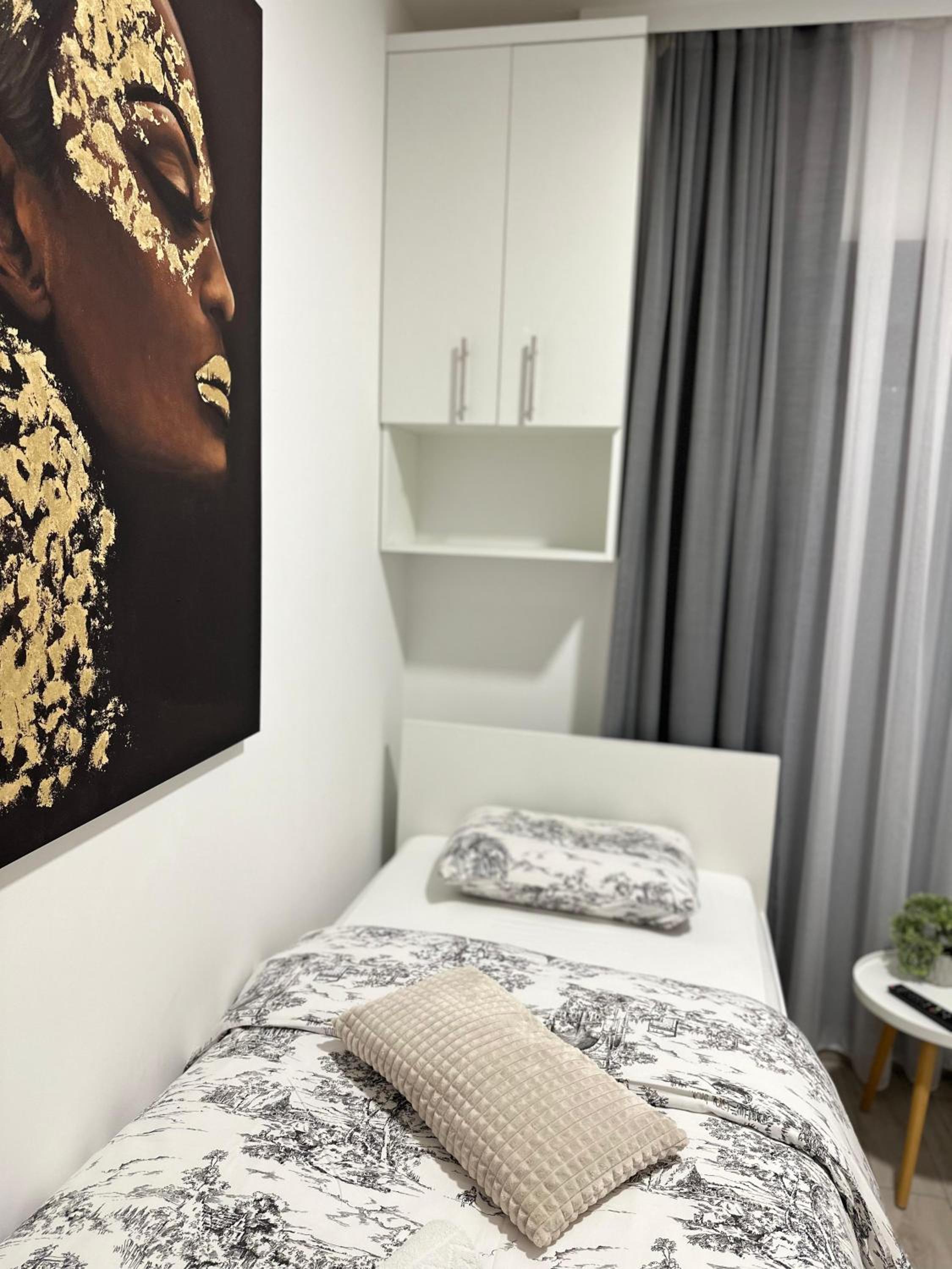 Standard Twin Room - Photo 2