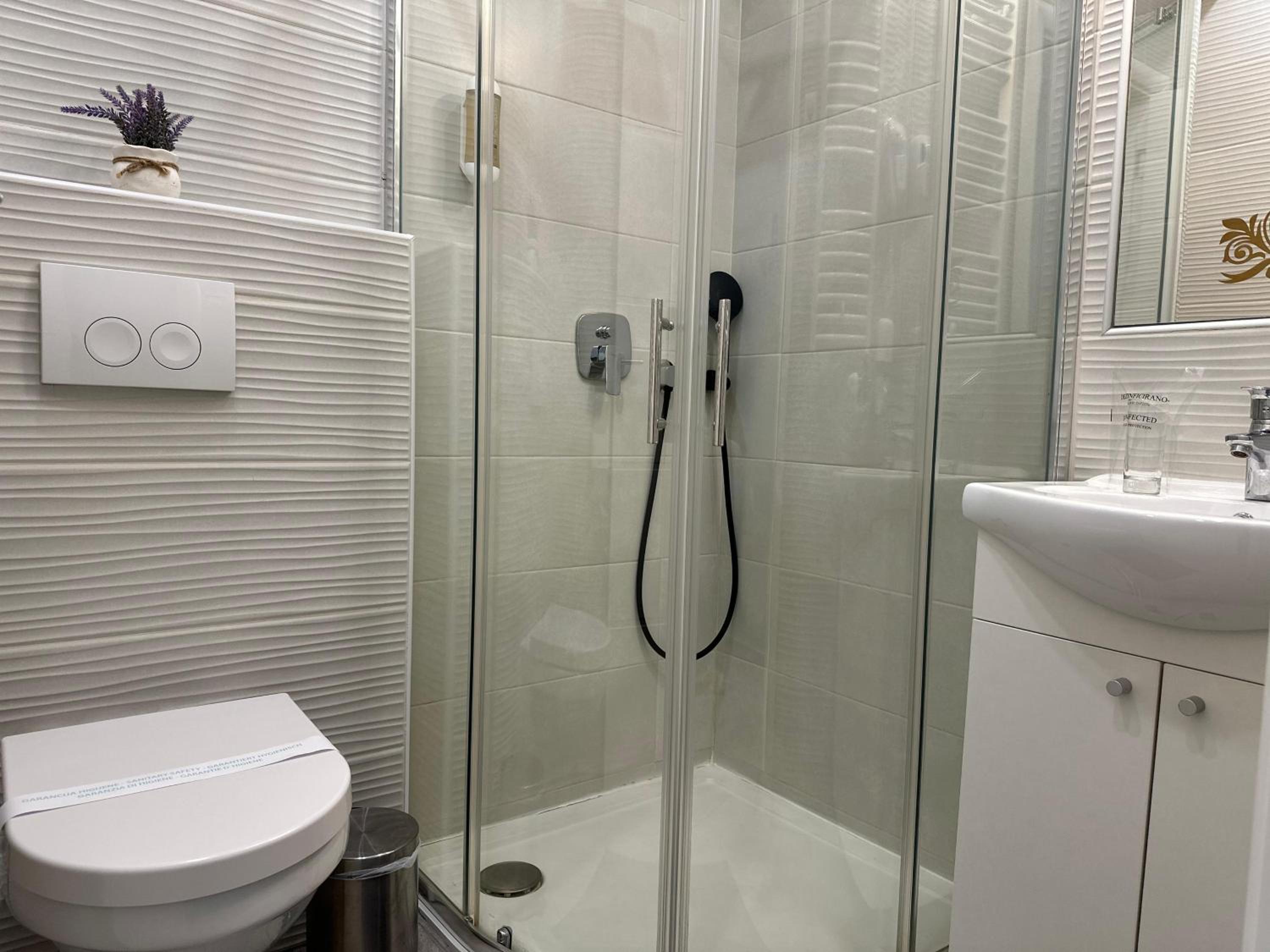 Standard Twin Room - Photo 7