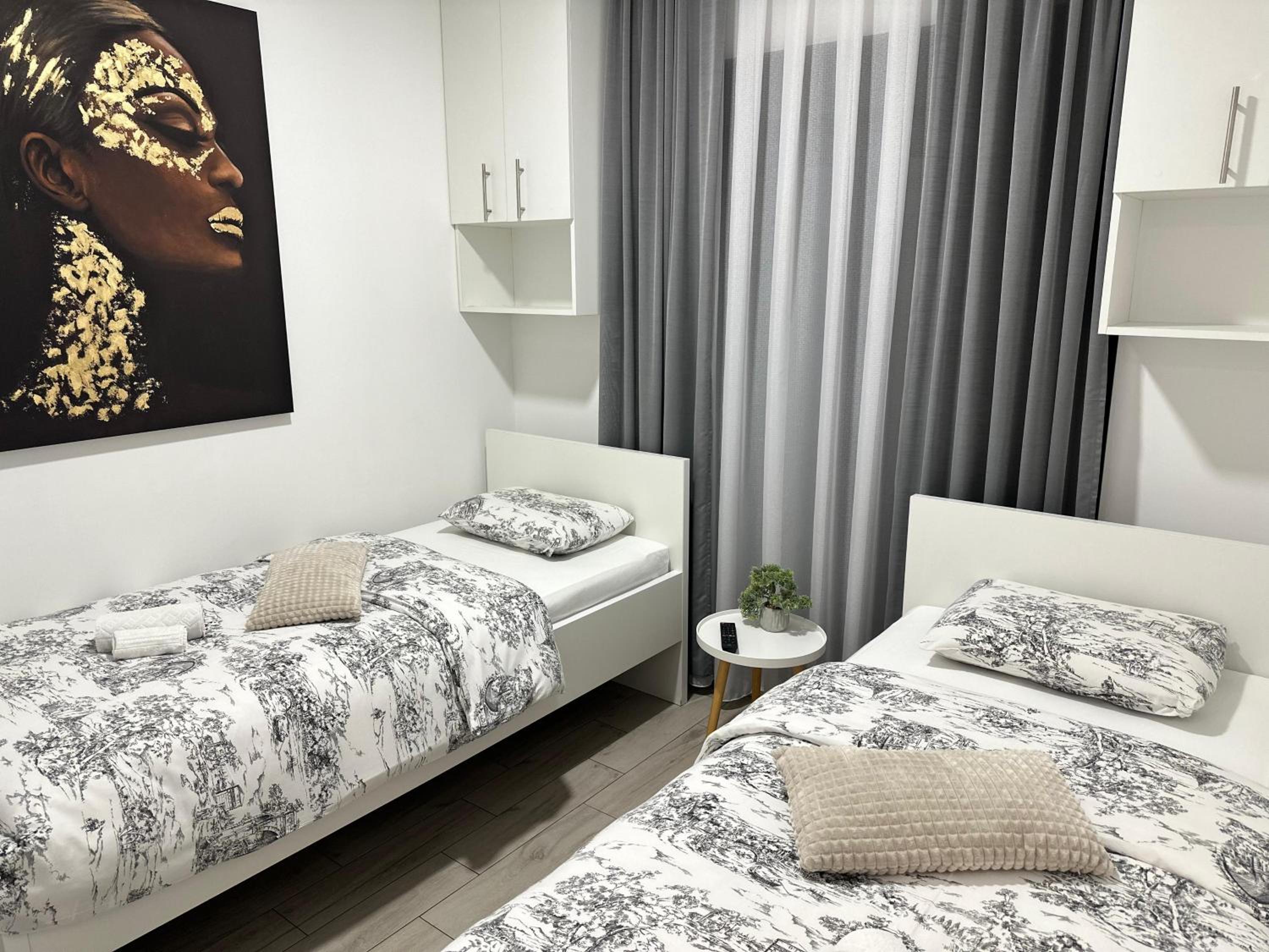 Standard Twin Room - Photo 8