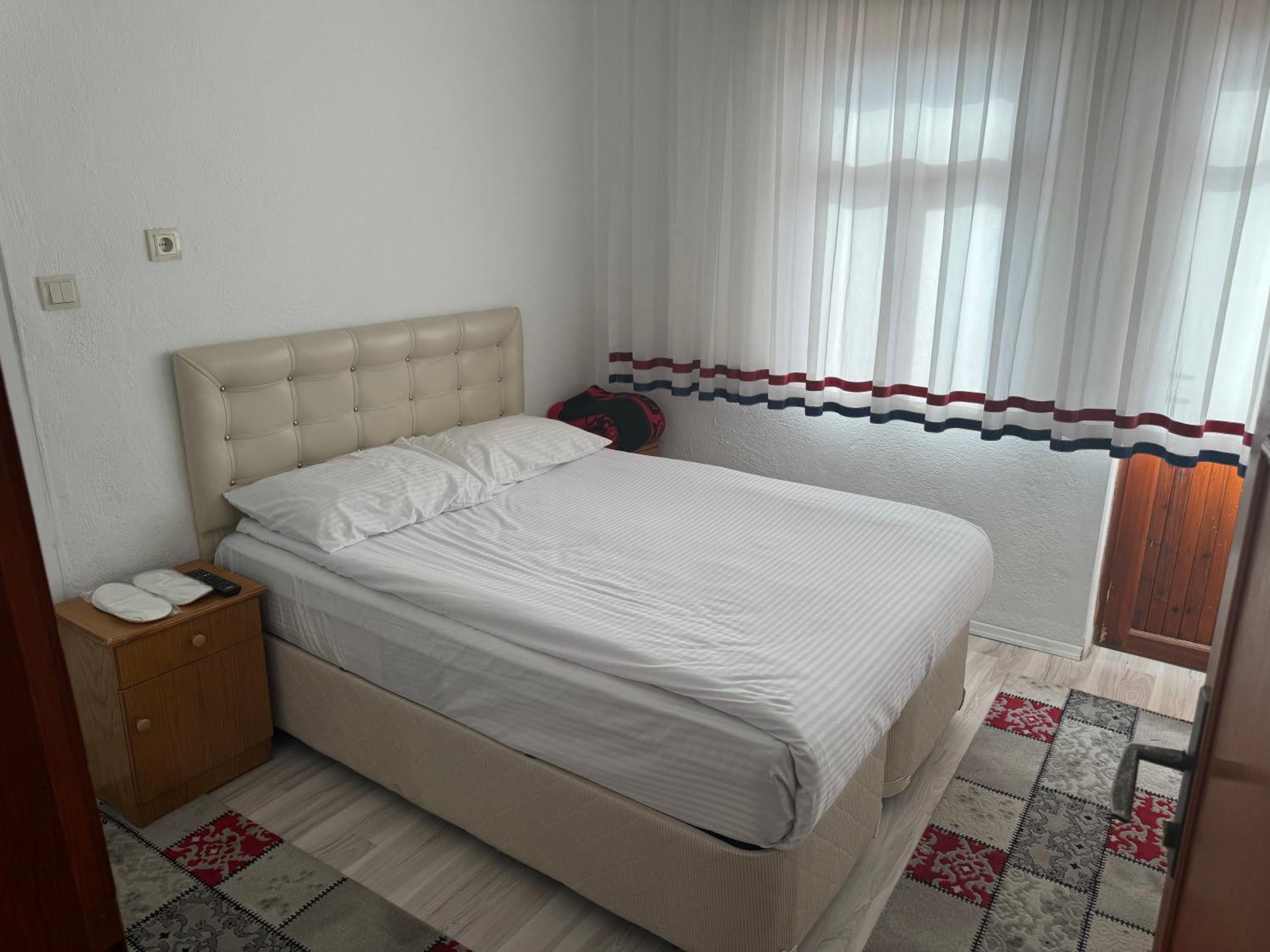 Standard Double or Twin Room - Photo 5