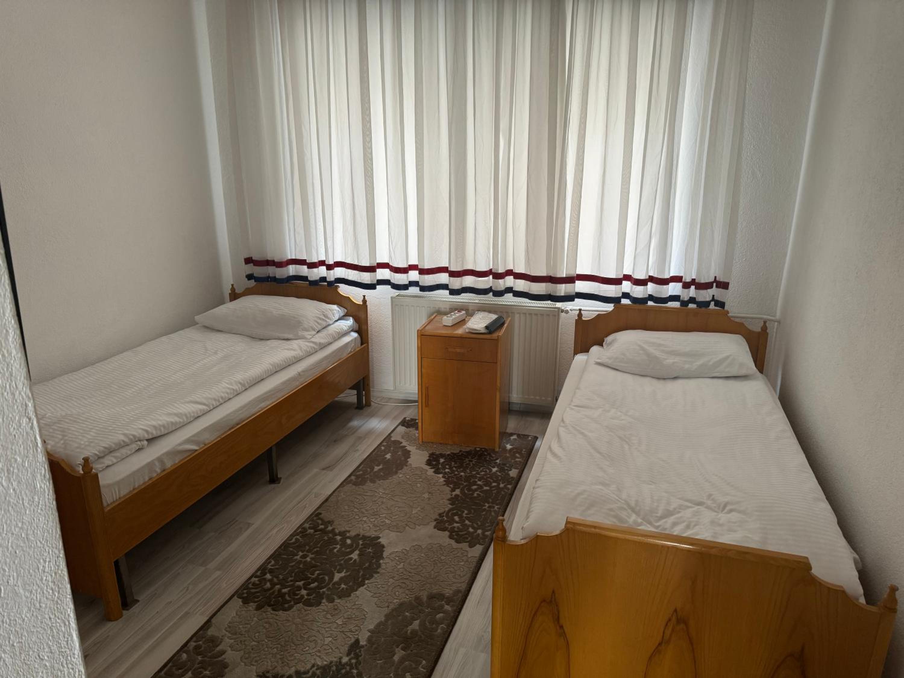 Standard Double or Twin Room - Photo 4