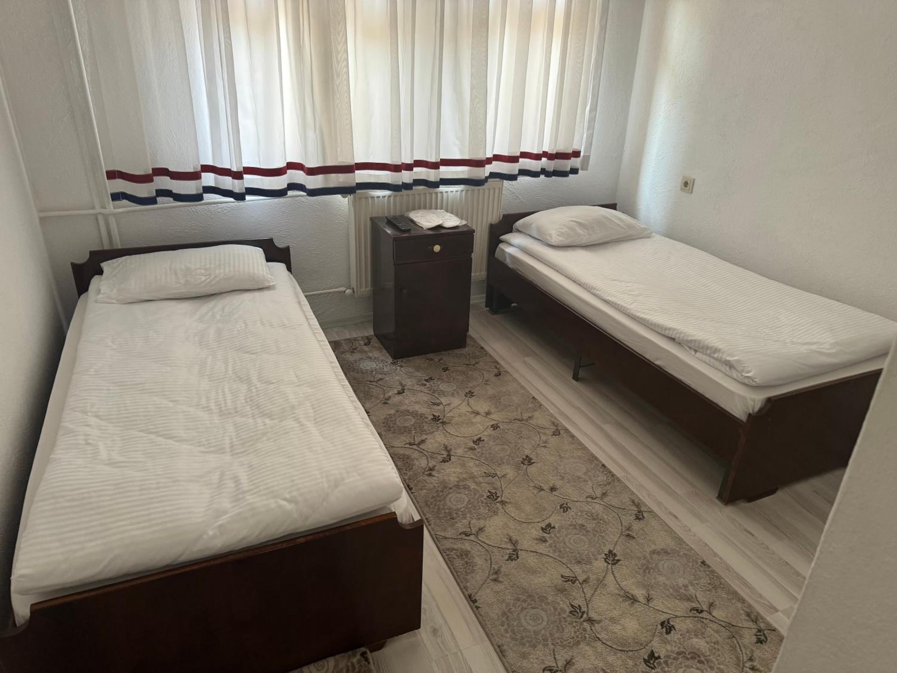 Standard Double or Twin Room - Photo 3