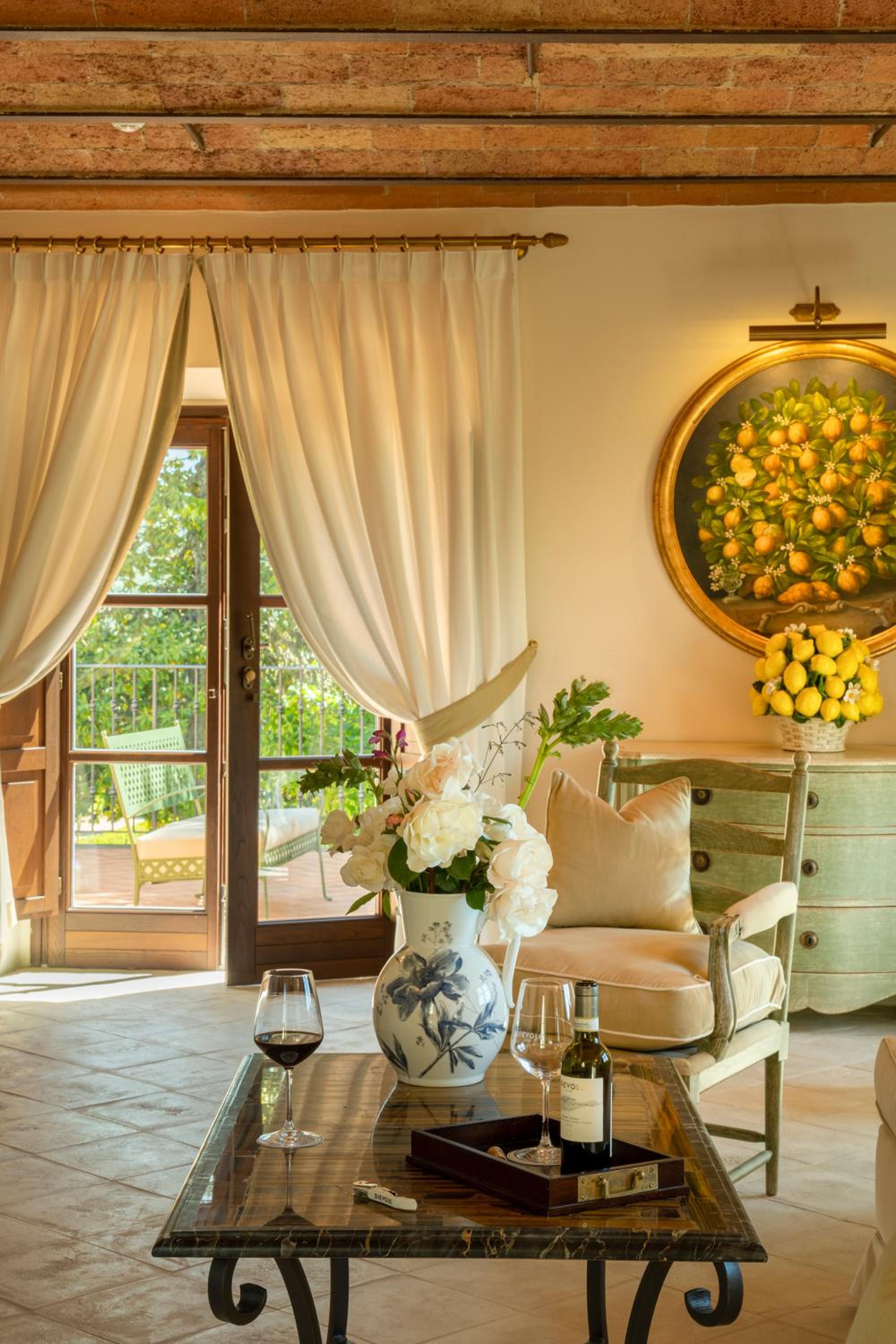 Superior Suite - Photo 6
