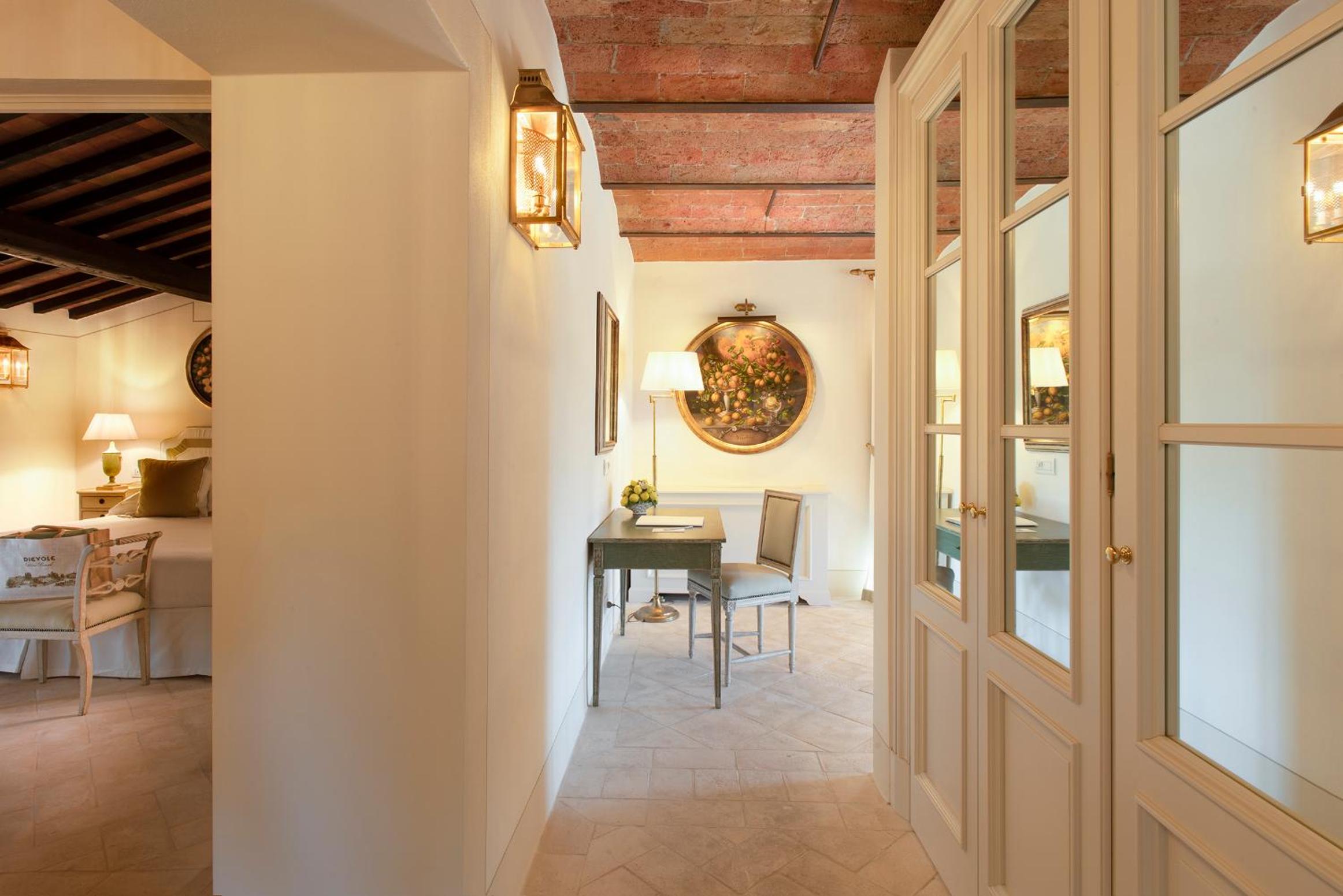 Superior Suite - Photo 5