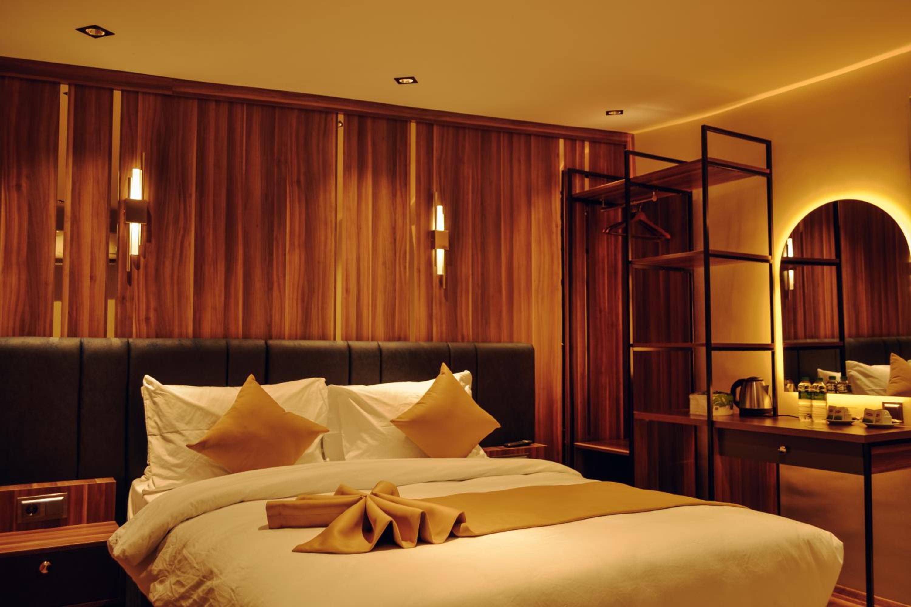 Deluxe Double Room with Balcony photo 1