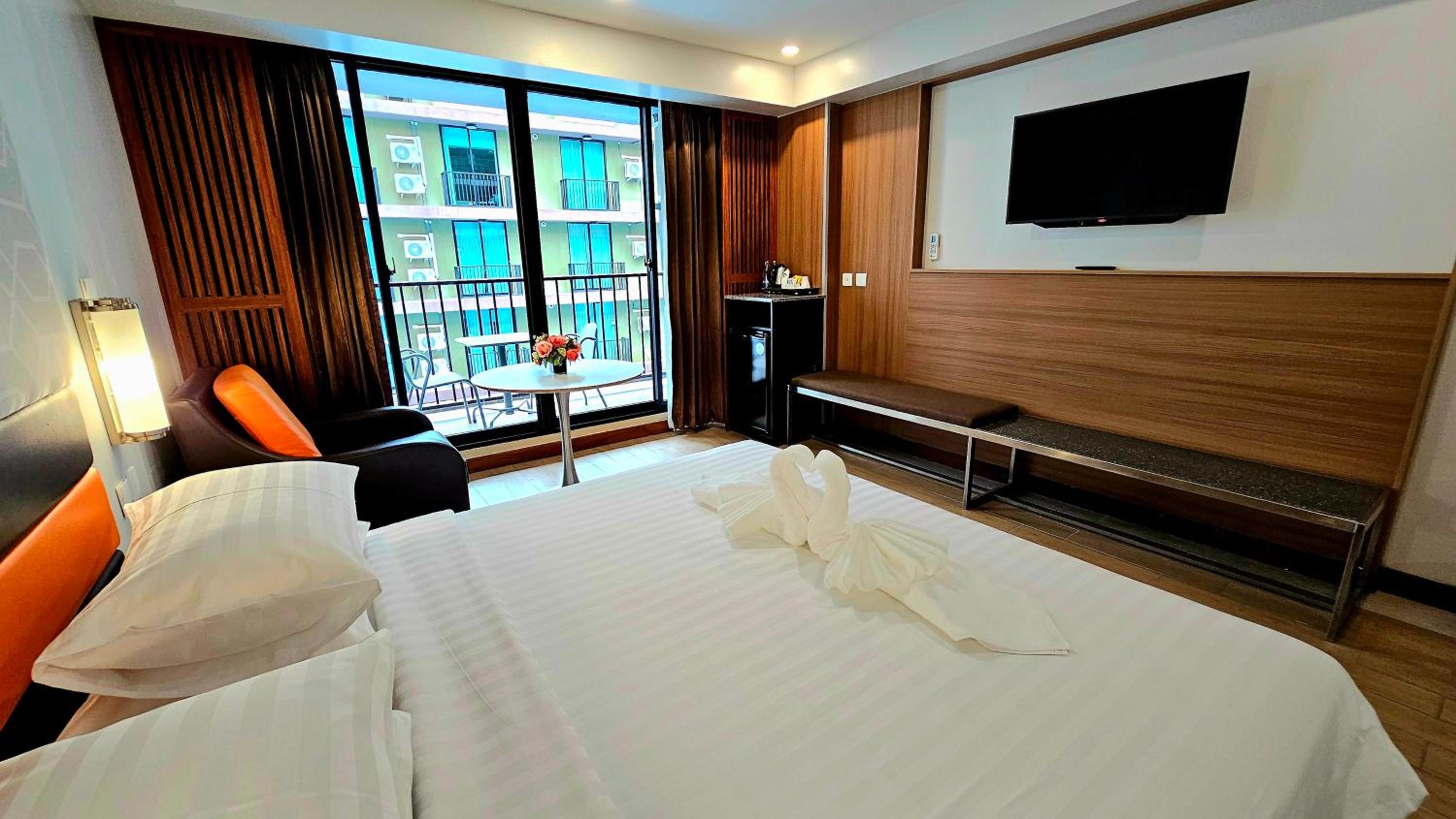 Deluxe Double Room with Balcony photo 2