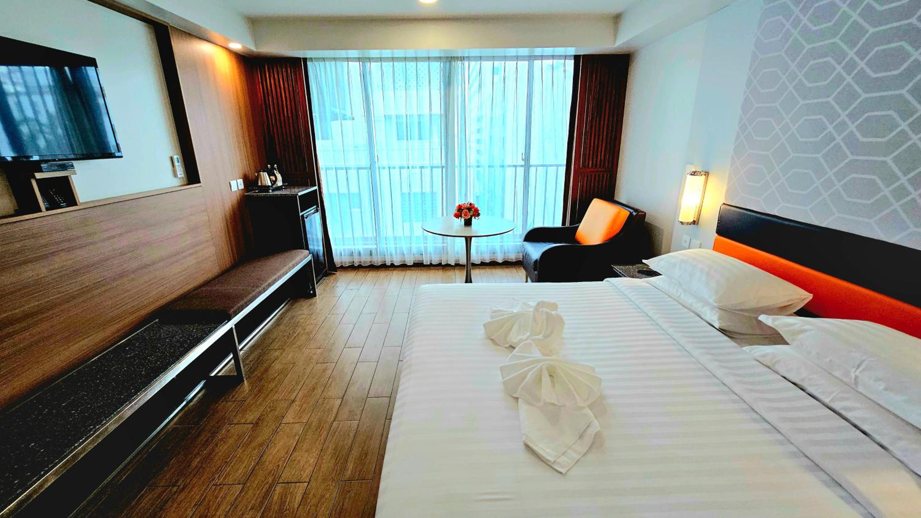 Deluxe King Room photo 3