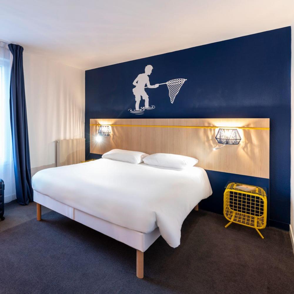 Standard Double Room - Photo 11