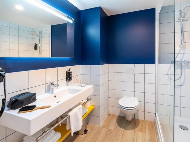 Standard Double Room - Photo 15