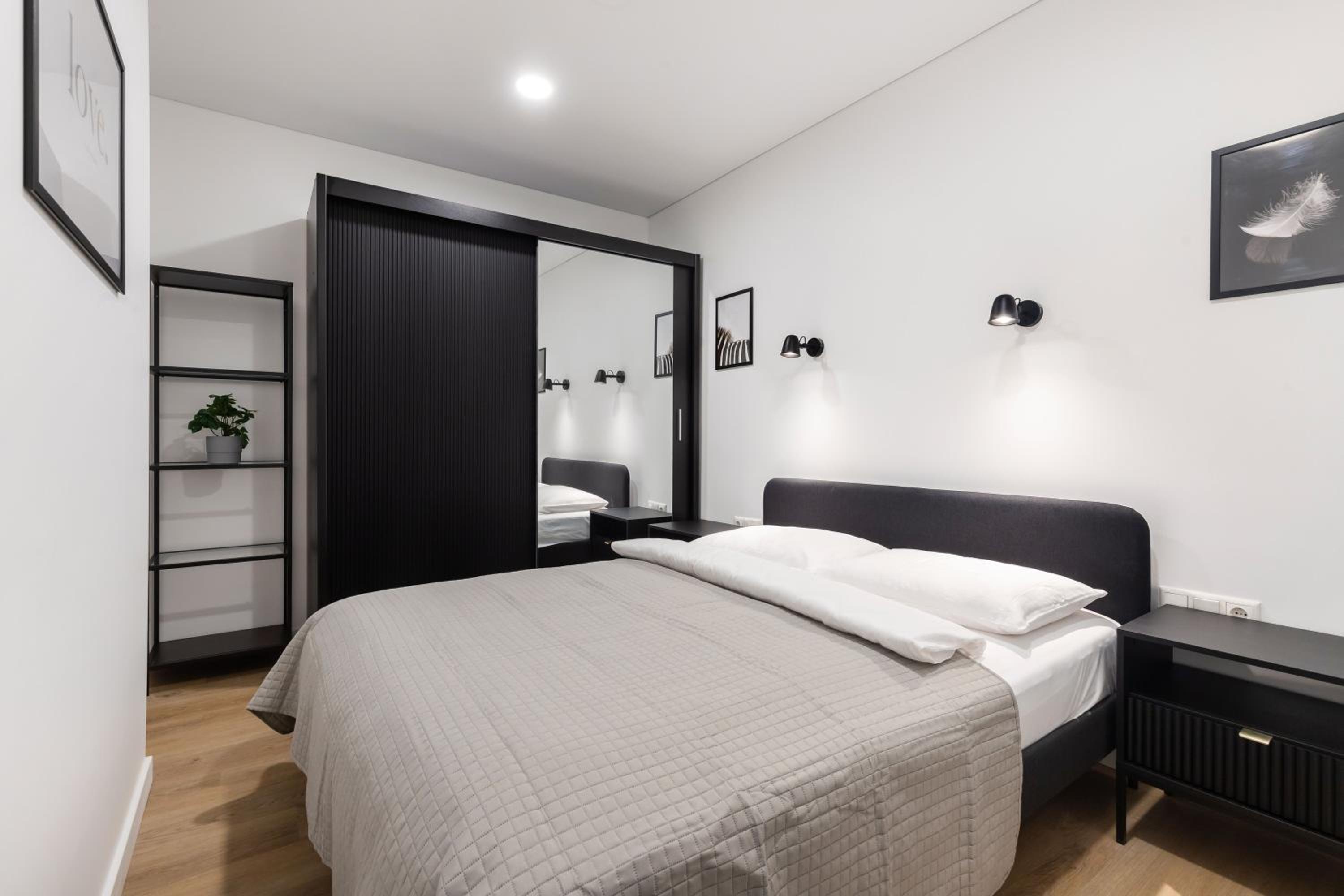 Classic One-Bedroom Apartment with King Bed photo 1