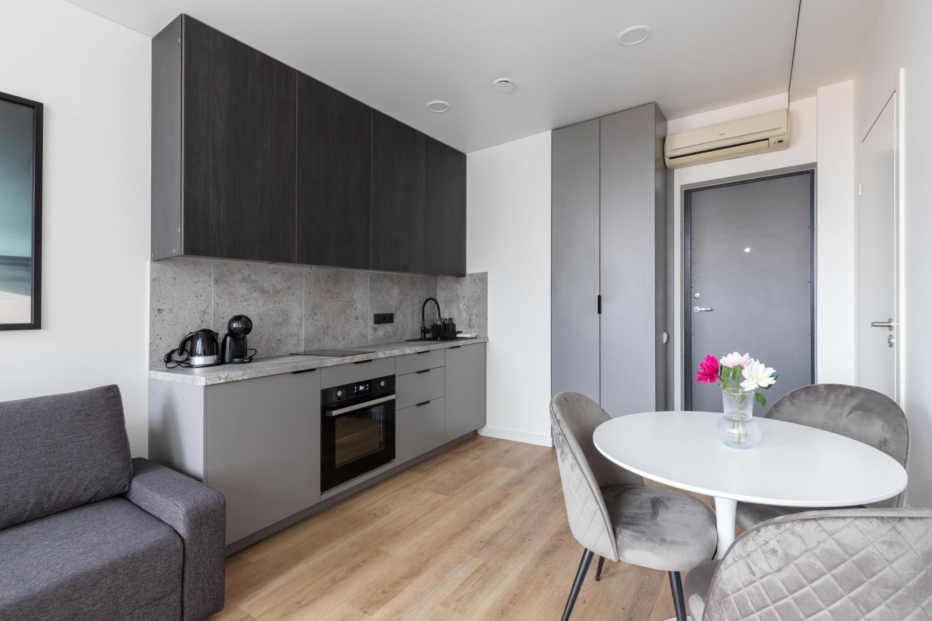 Classic One-Bedroom Apartment with King Bed photo 2