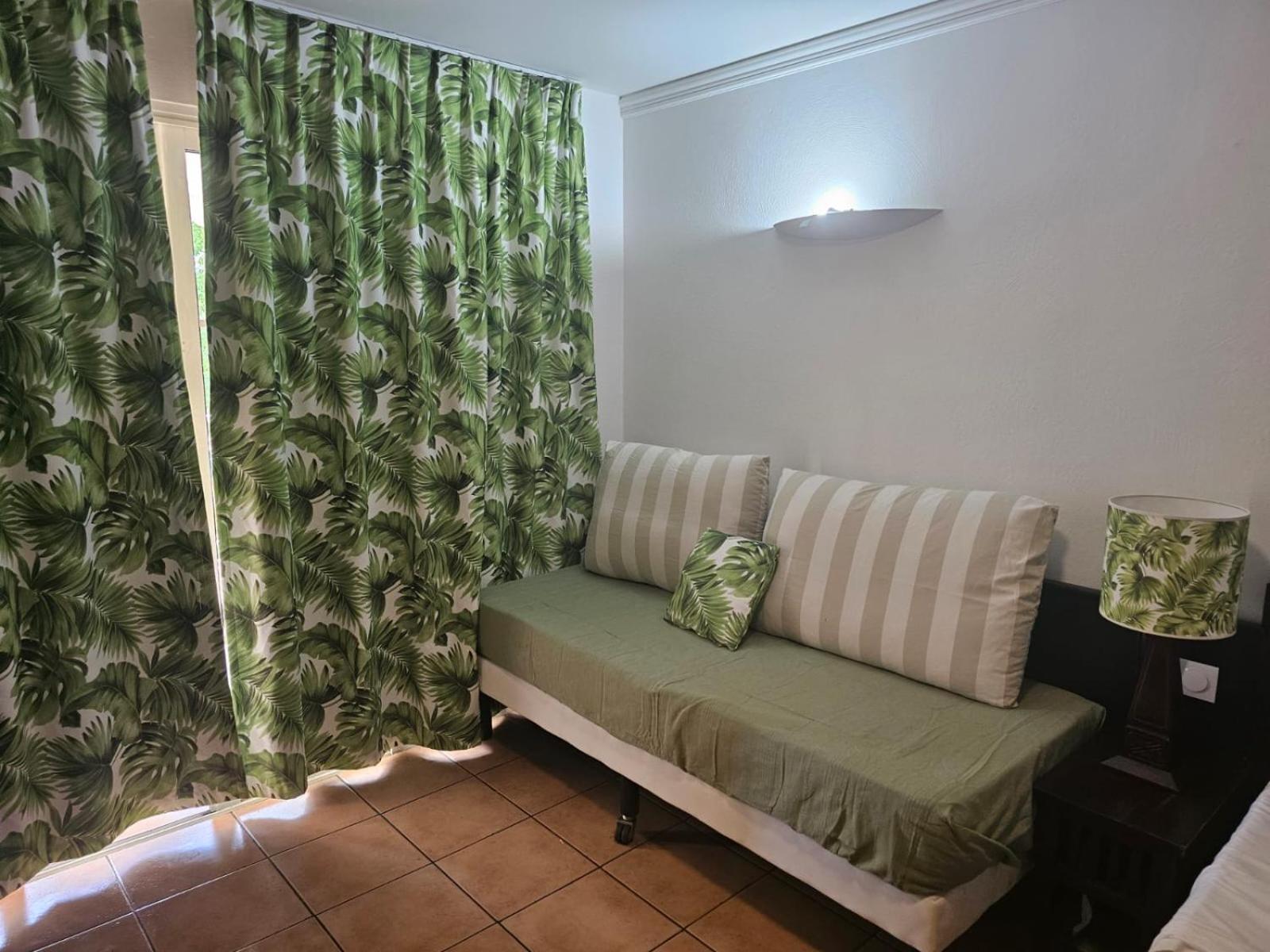 One-Bedroom Apartment photo 3