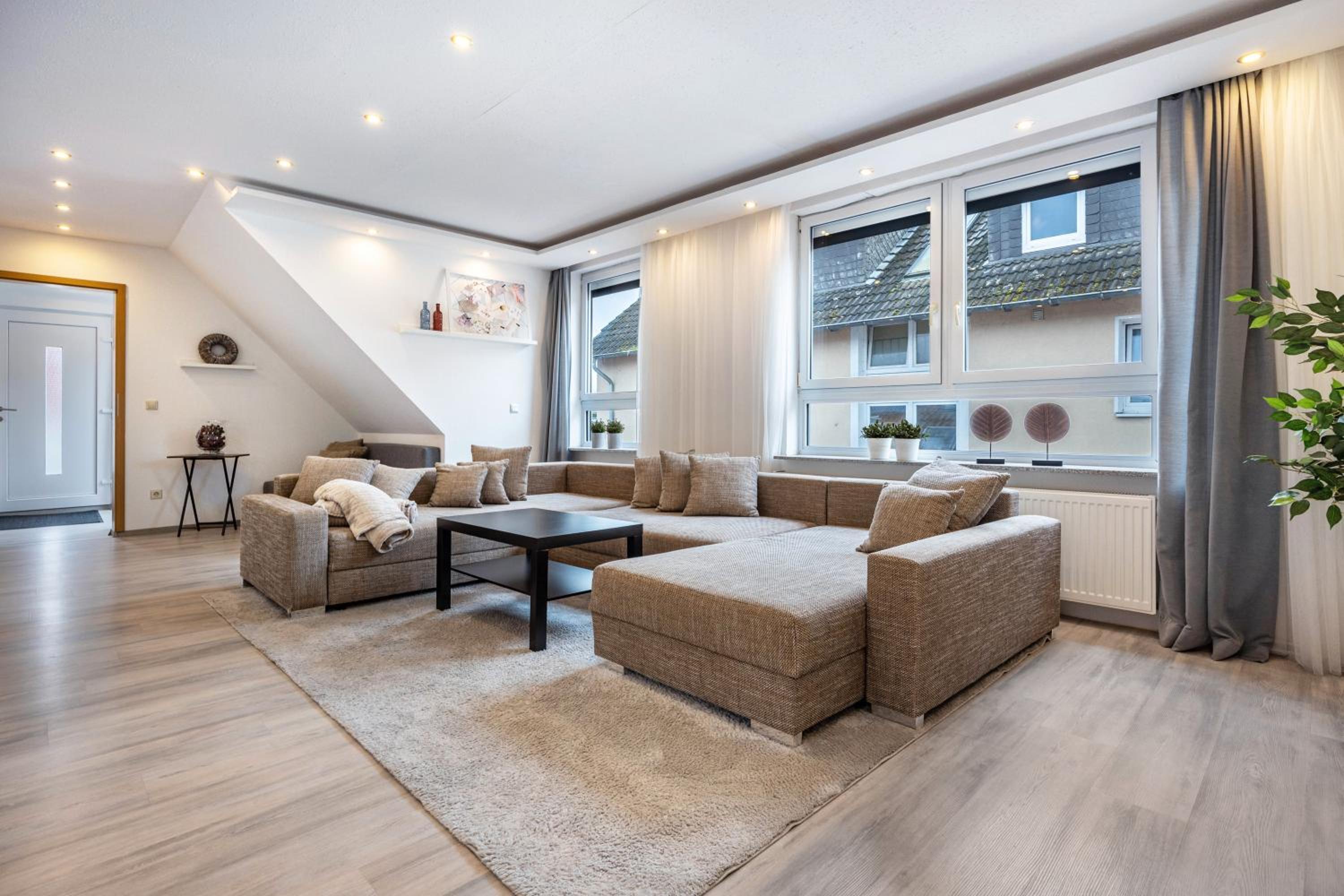 Two-Bedroom Deluxe Apartment with Balcony