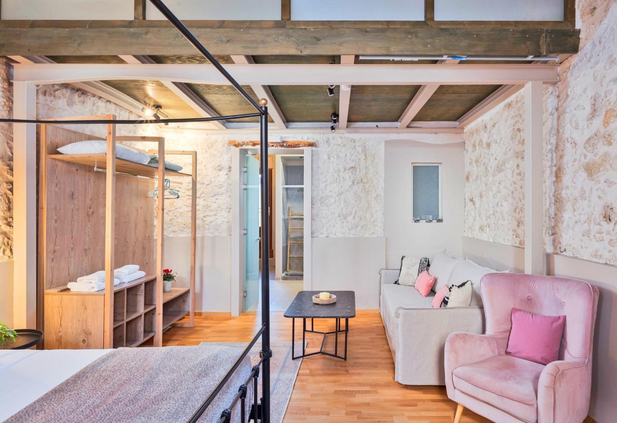 Two-Bedroom Suite thumbnail 6