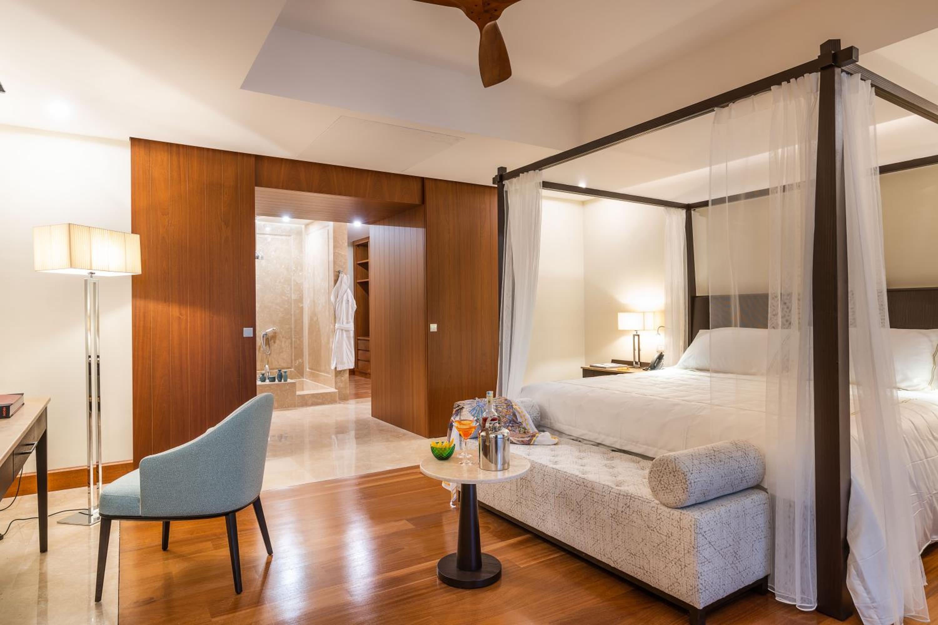 Suite with Pool View - Photo 1