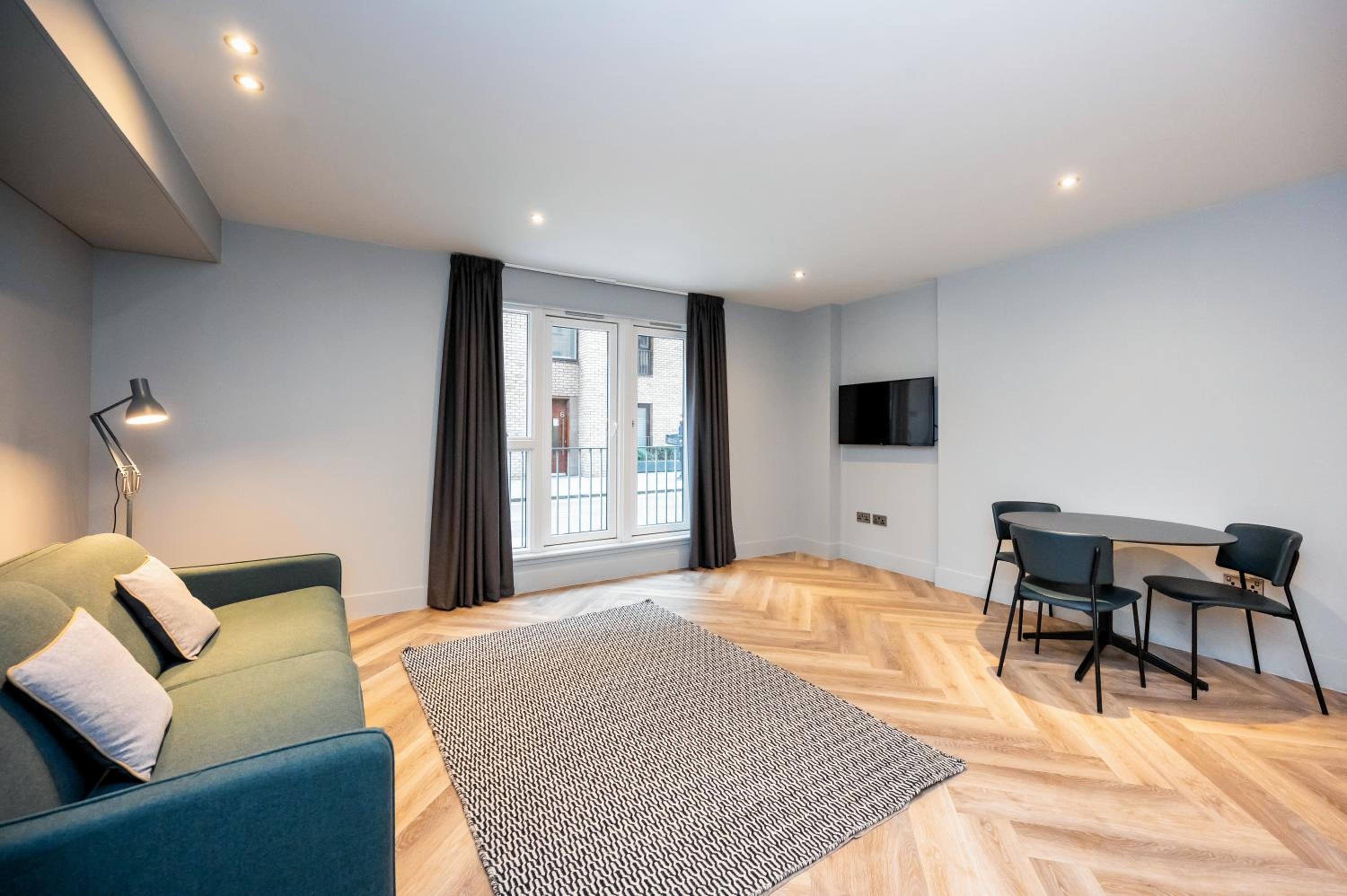 One-Bedroom Apartment (4 Adults)