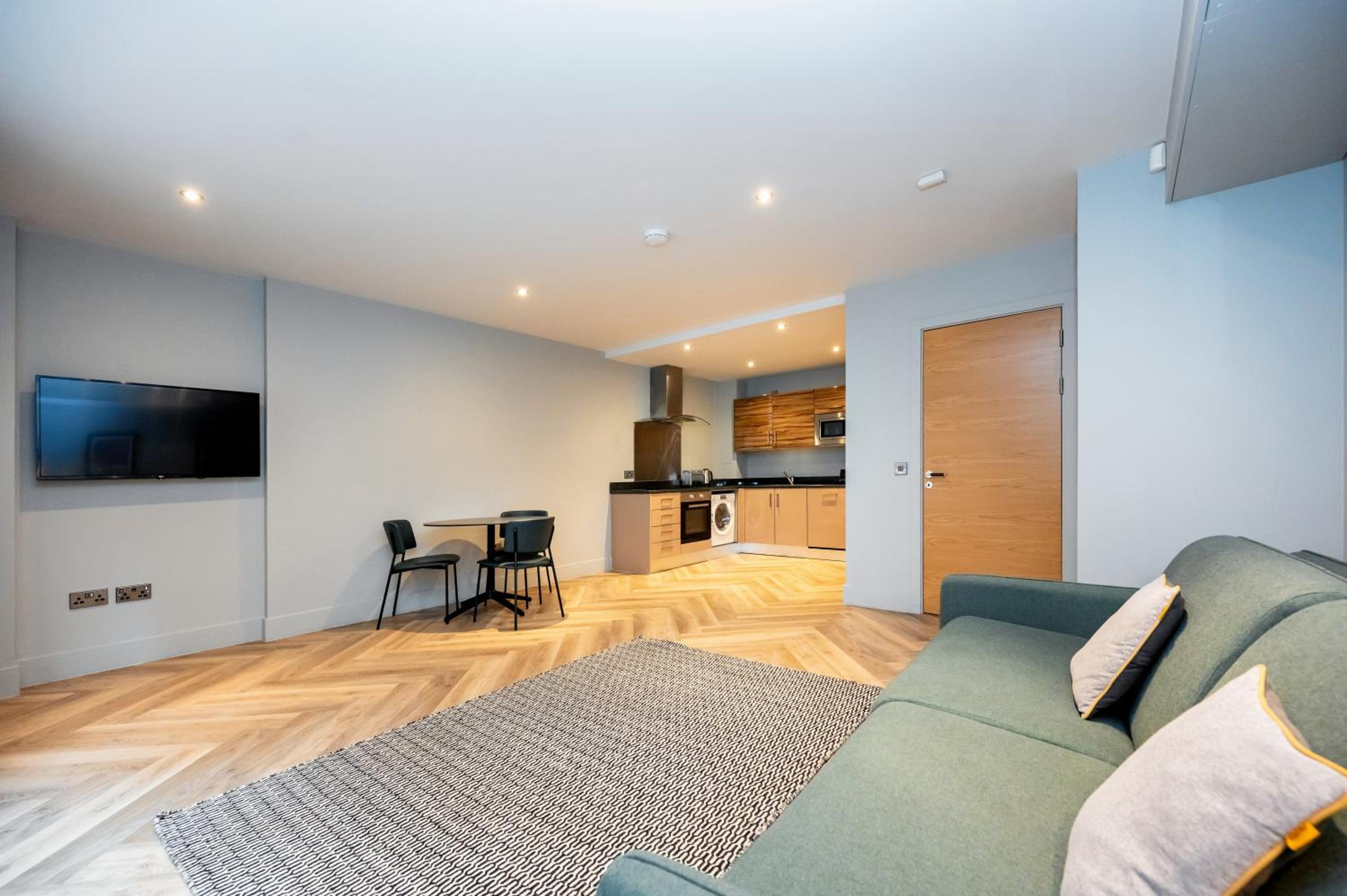 One-Bedroom Apartment (4 Adults) thumbnail 6