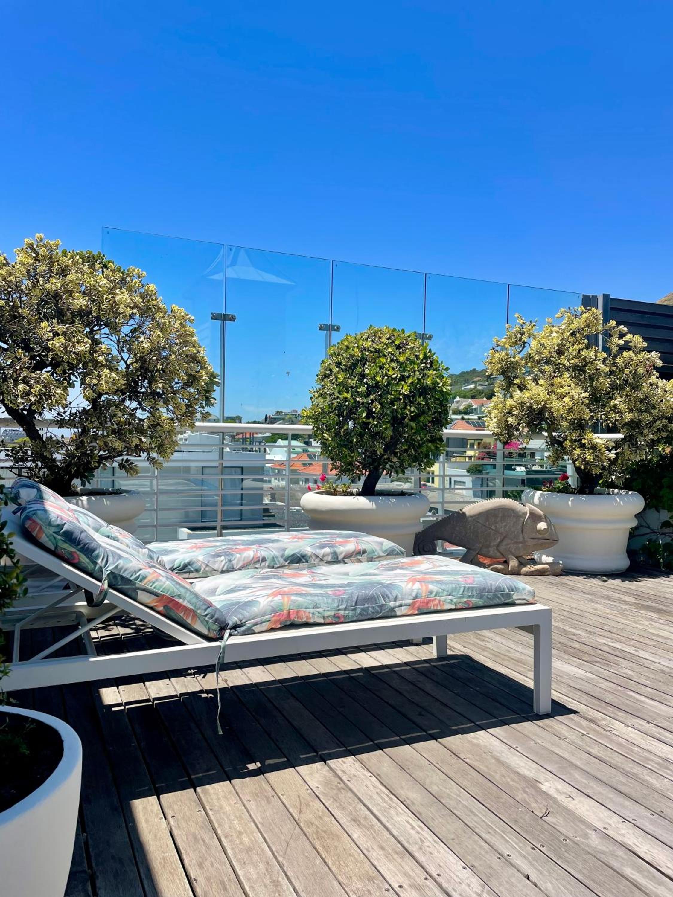One Bedroom Penthouse with Rooftop - Photo 13