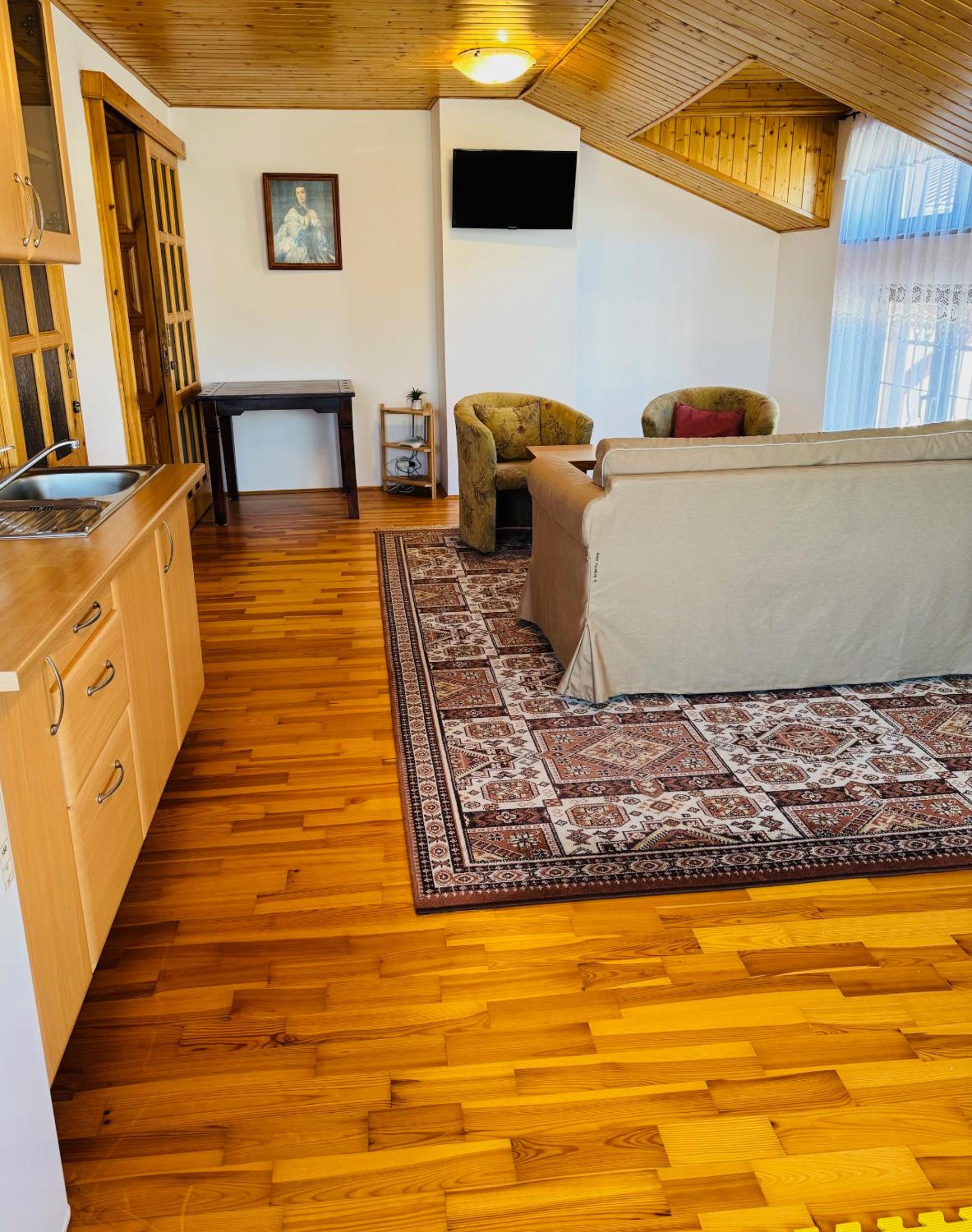 Two-Bedroom Apartment with Balcony photo 3