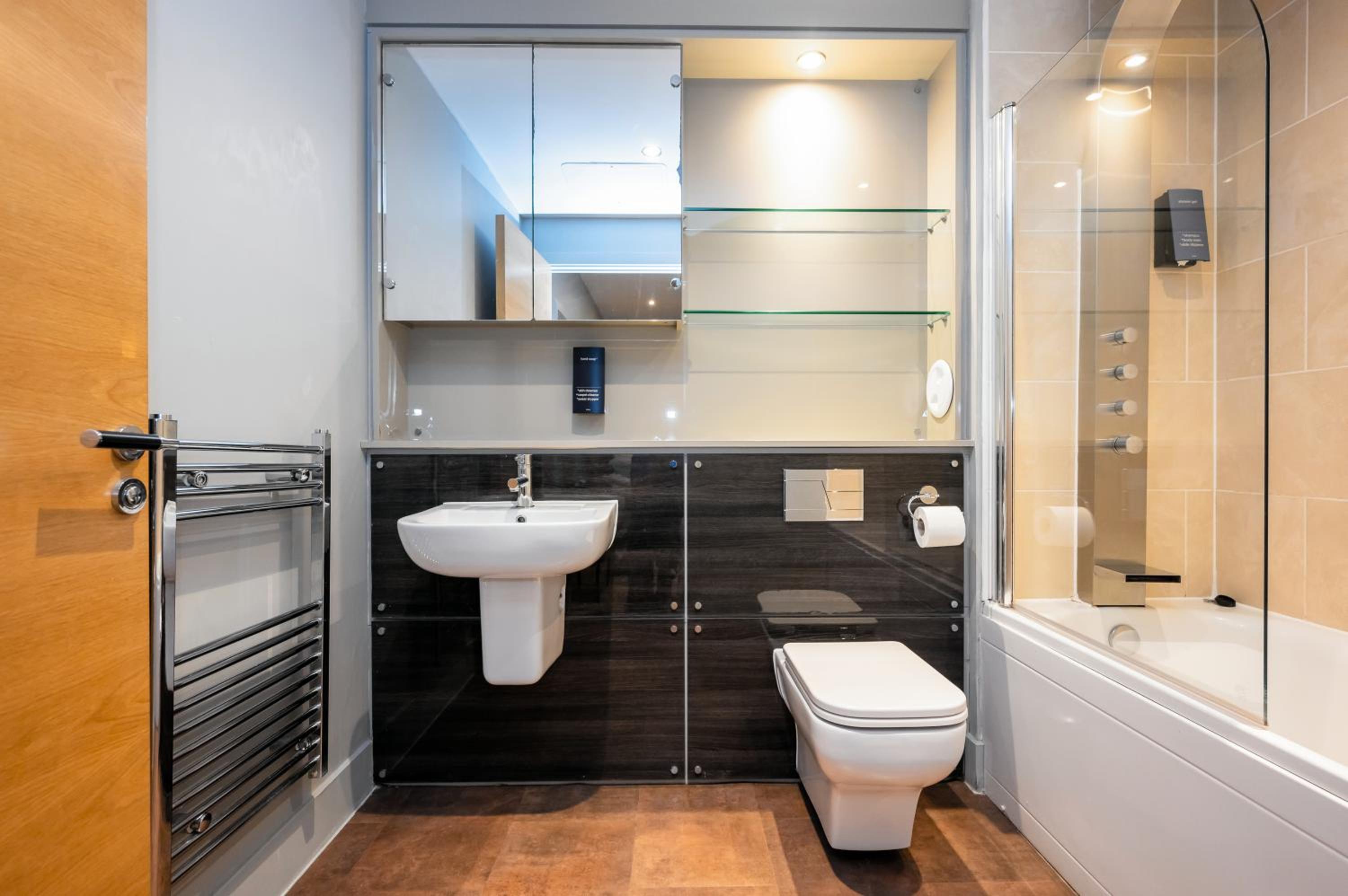 Two-Bedroom Apartment (6 Adults)