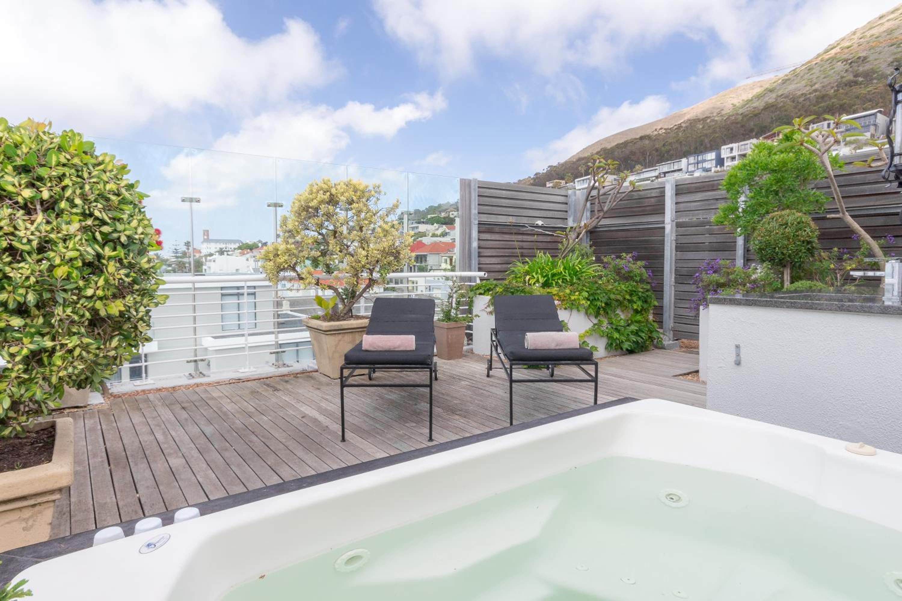 One Bedroom Penthouse with Rooftop - Photo 11