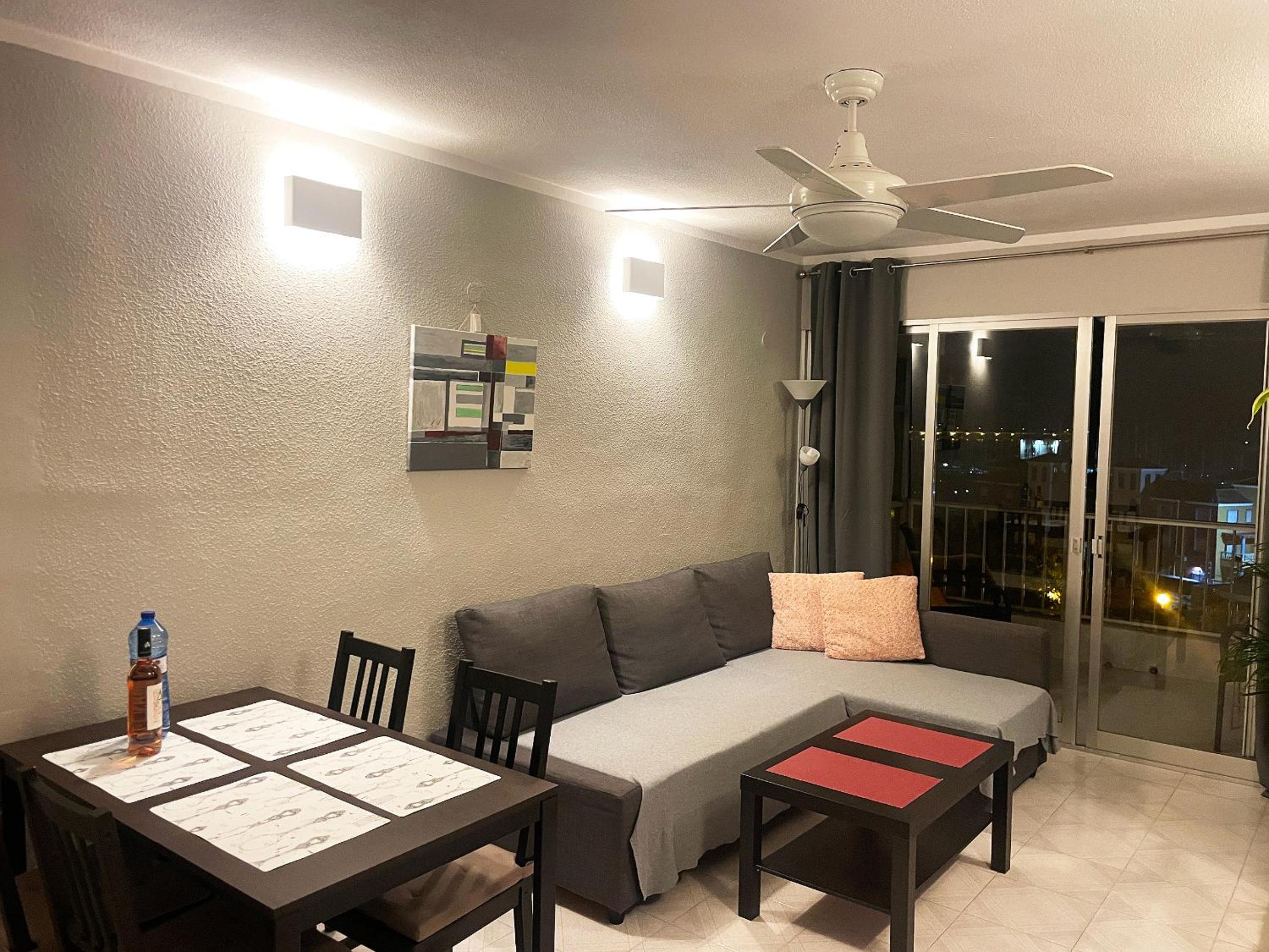 Two-Bedroom Apartment with Balcony and Sea View photo 2