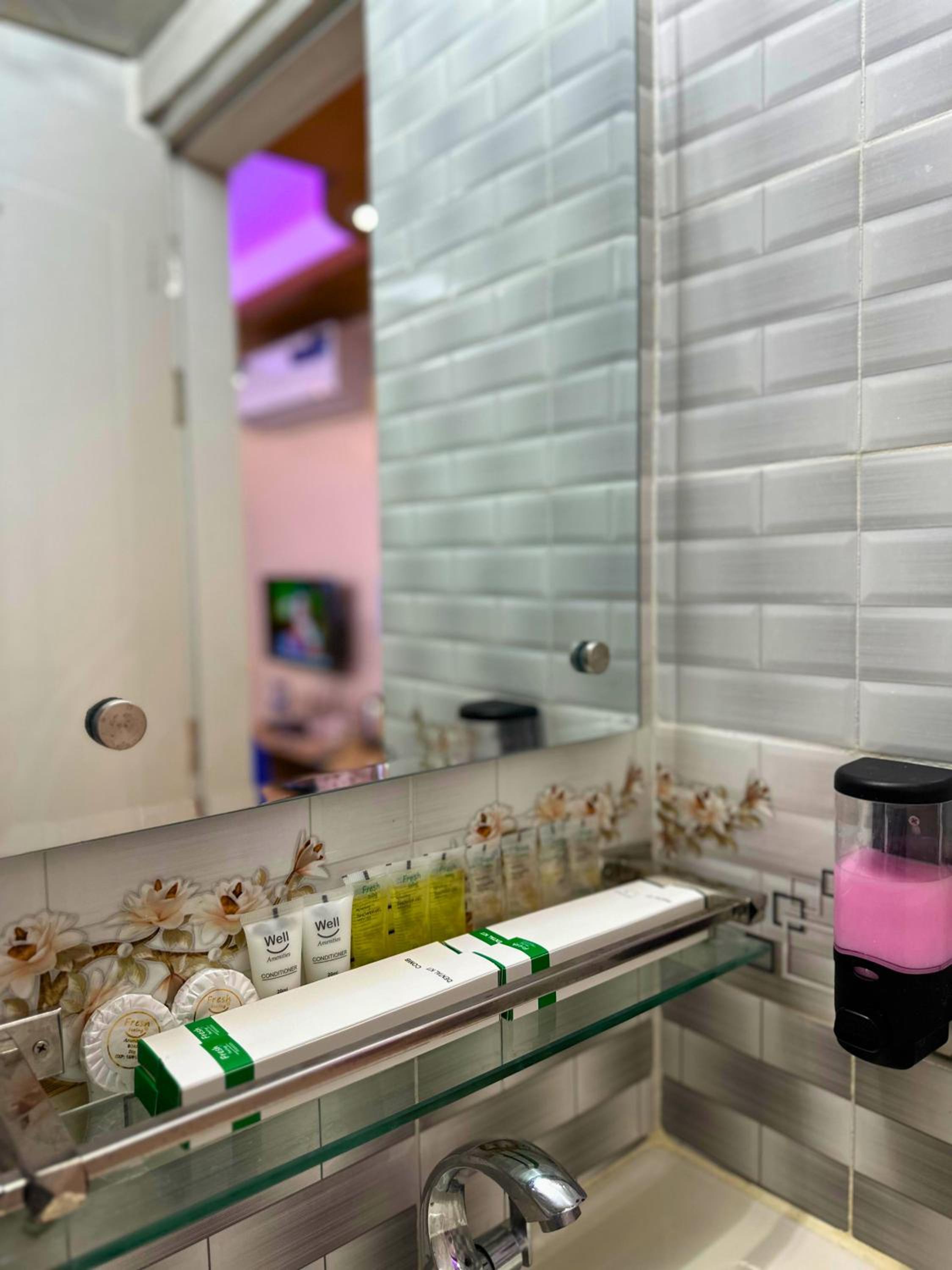 Standard Queen Room photo 2