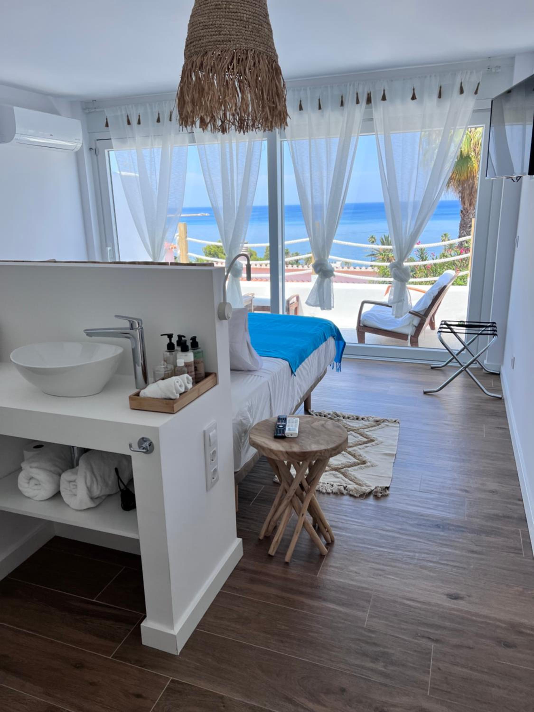 Habitación Doble con Balcón y Vista al Mar