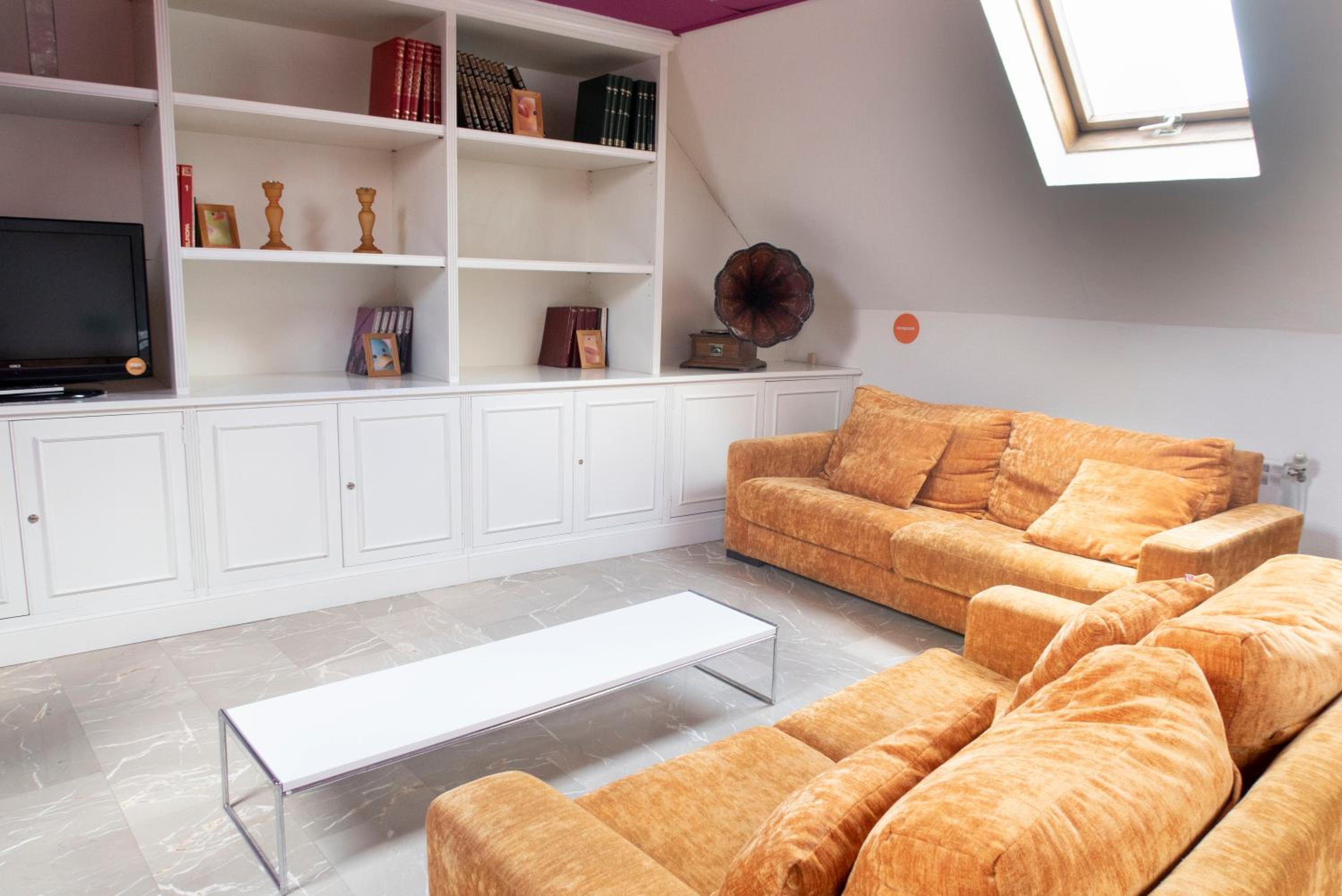Two-Bedroom Apartment - Photo 8