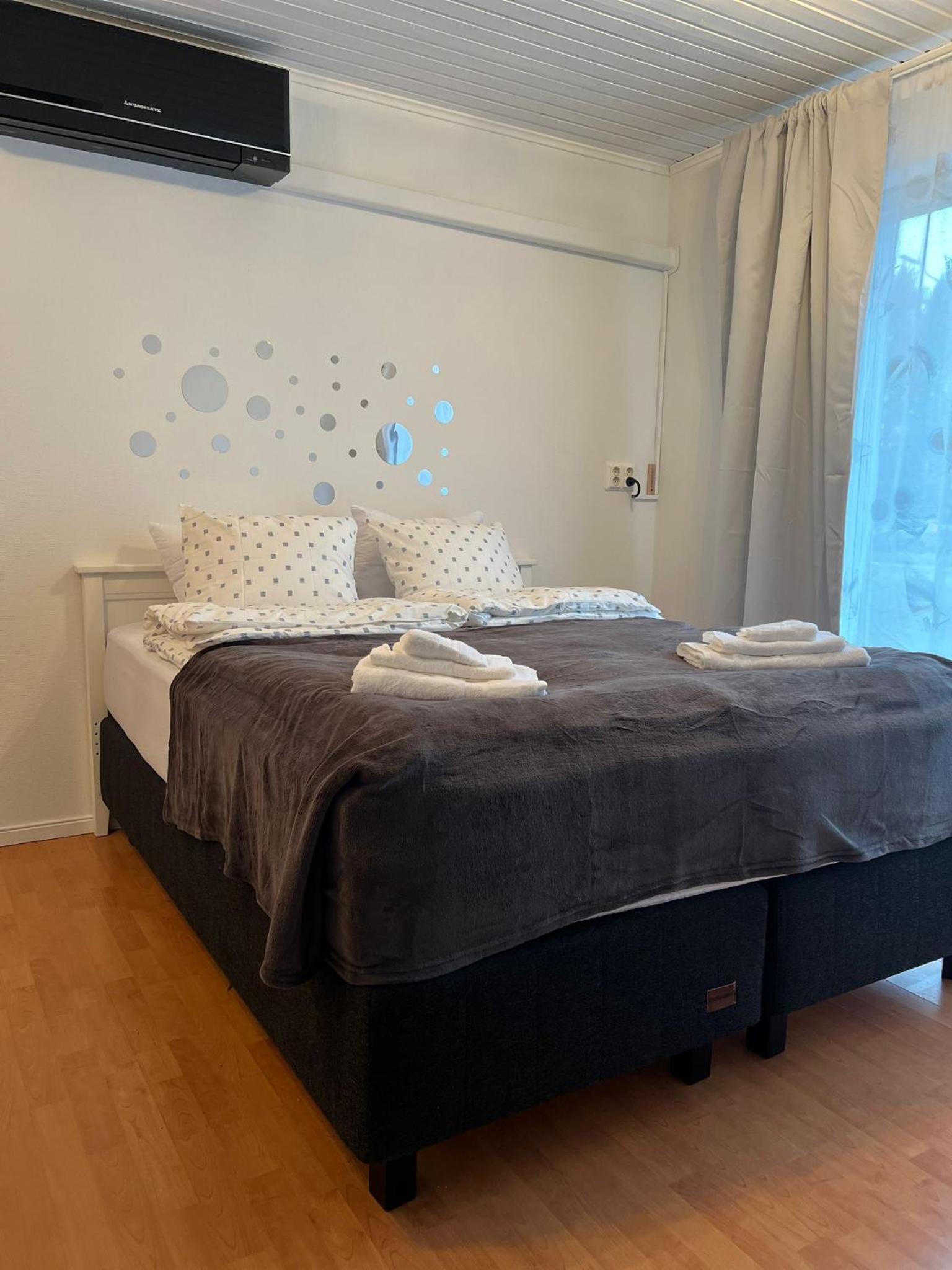 Large Double or Twin Room photo 1