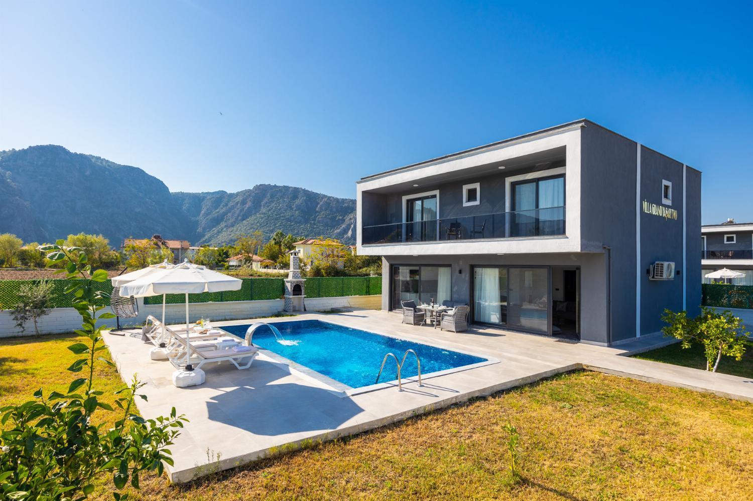 Villa photo 2
