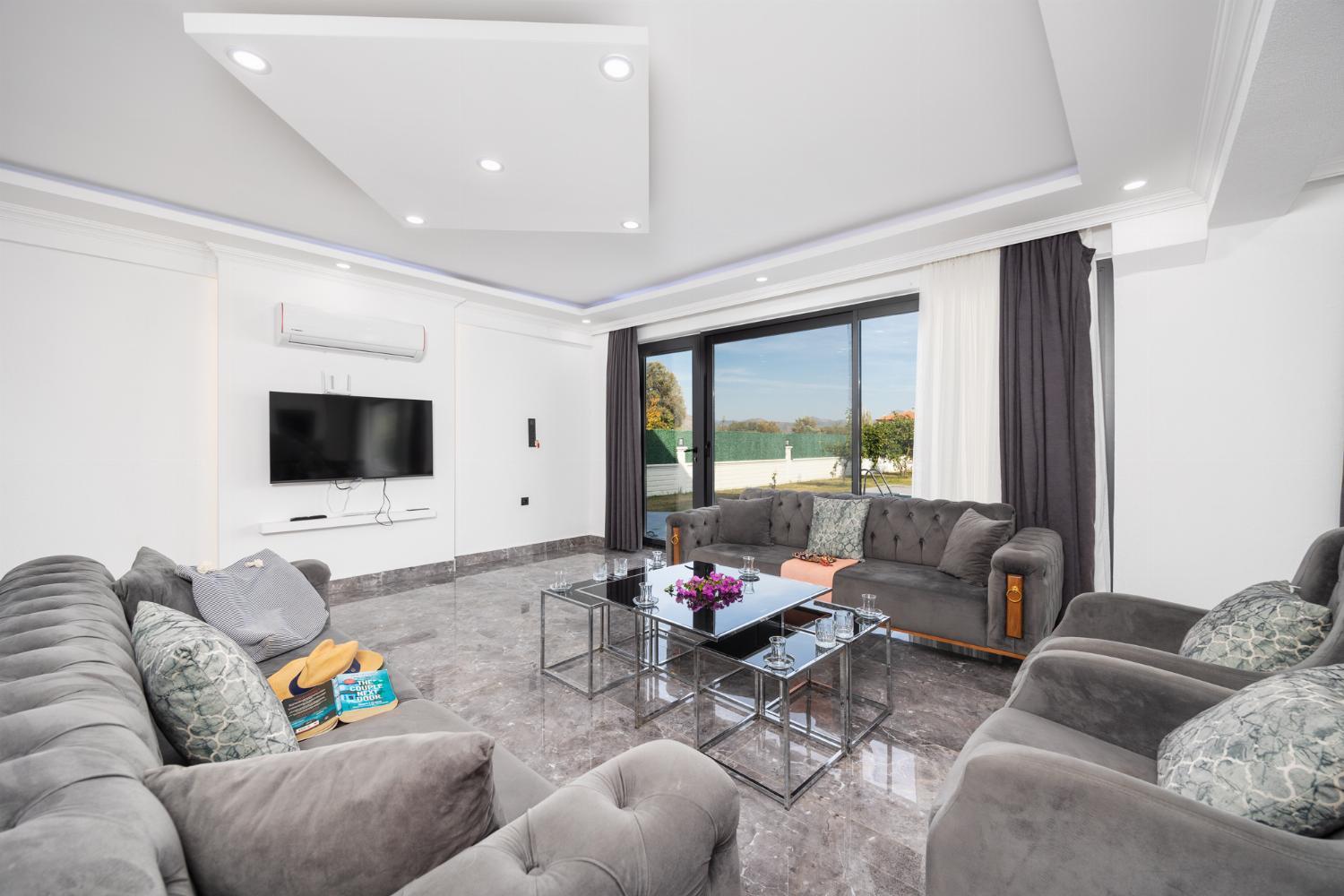 Villa photo 1
