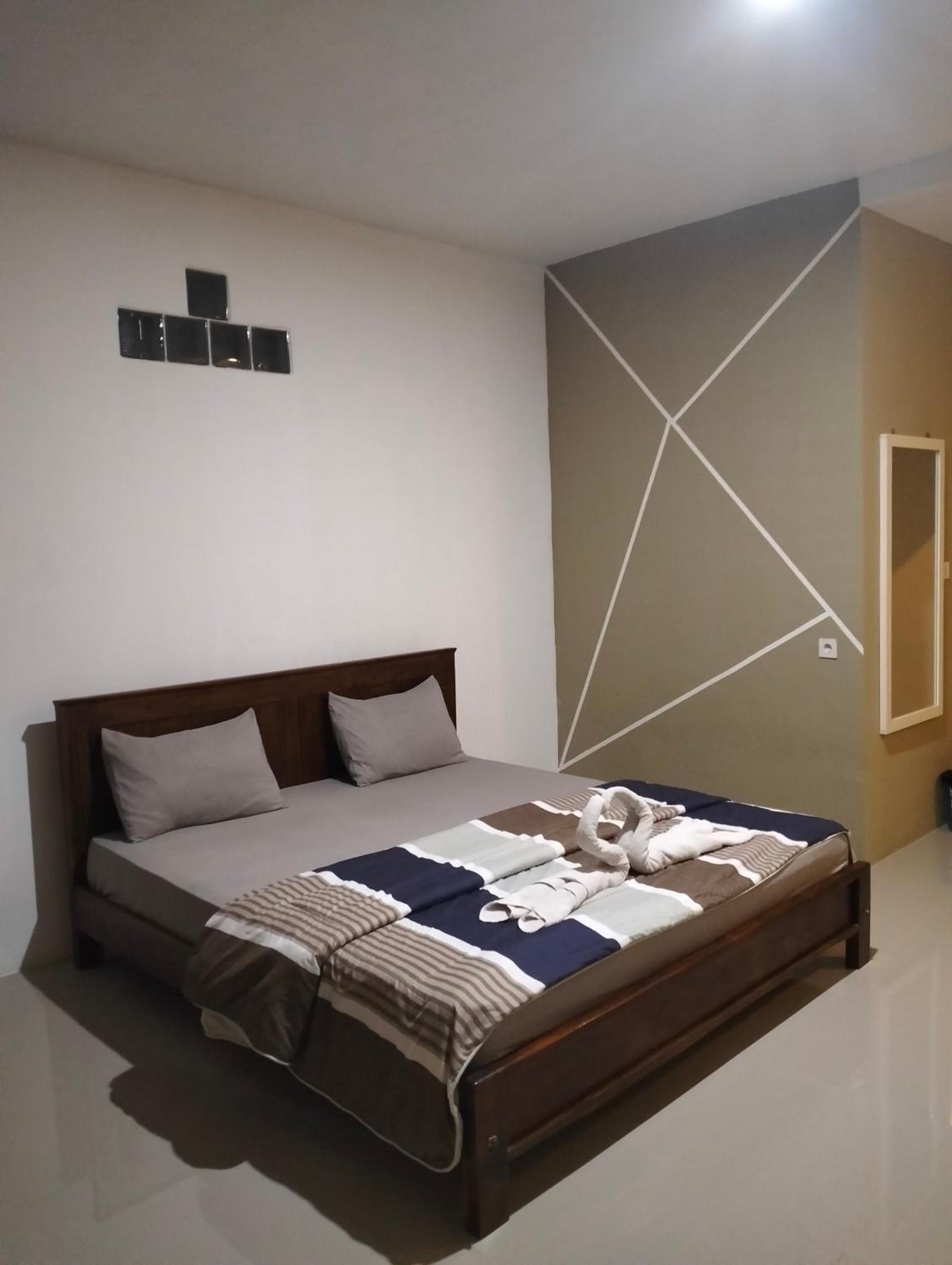 Large Double Room - Photo 7
