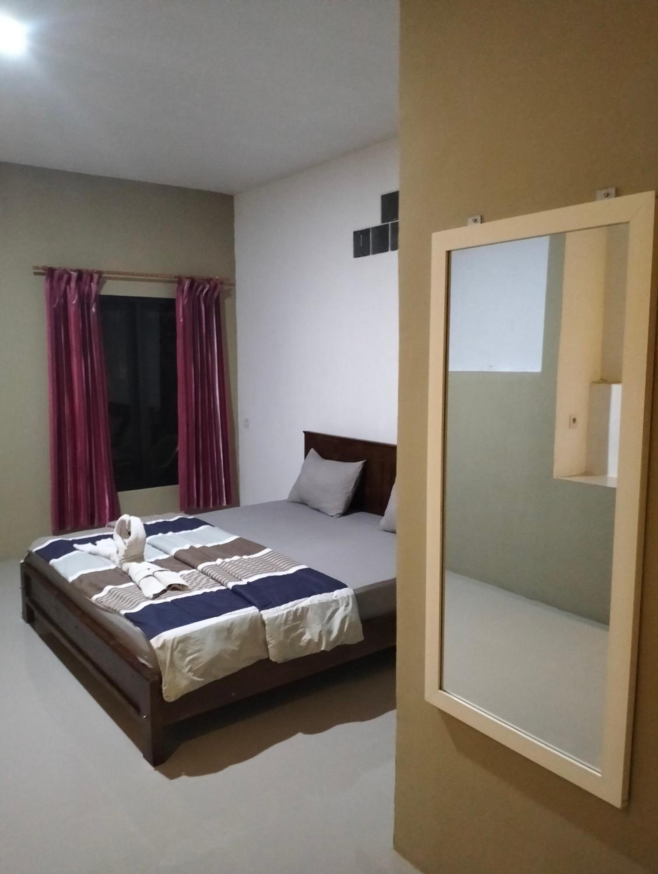Large Double Room - Photo 8