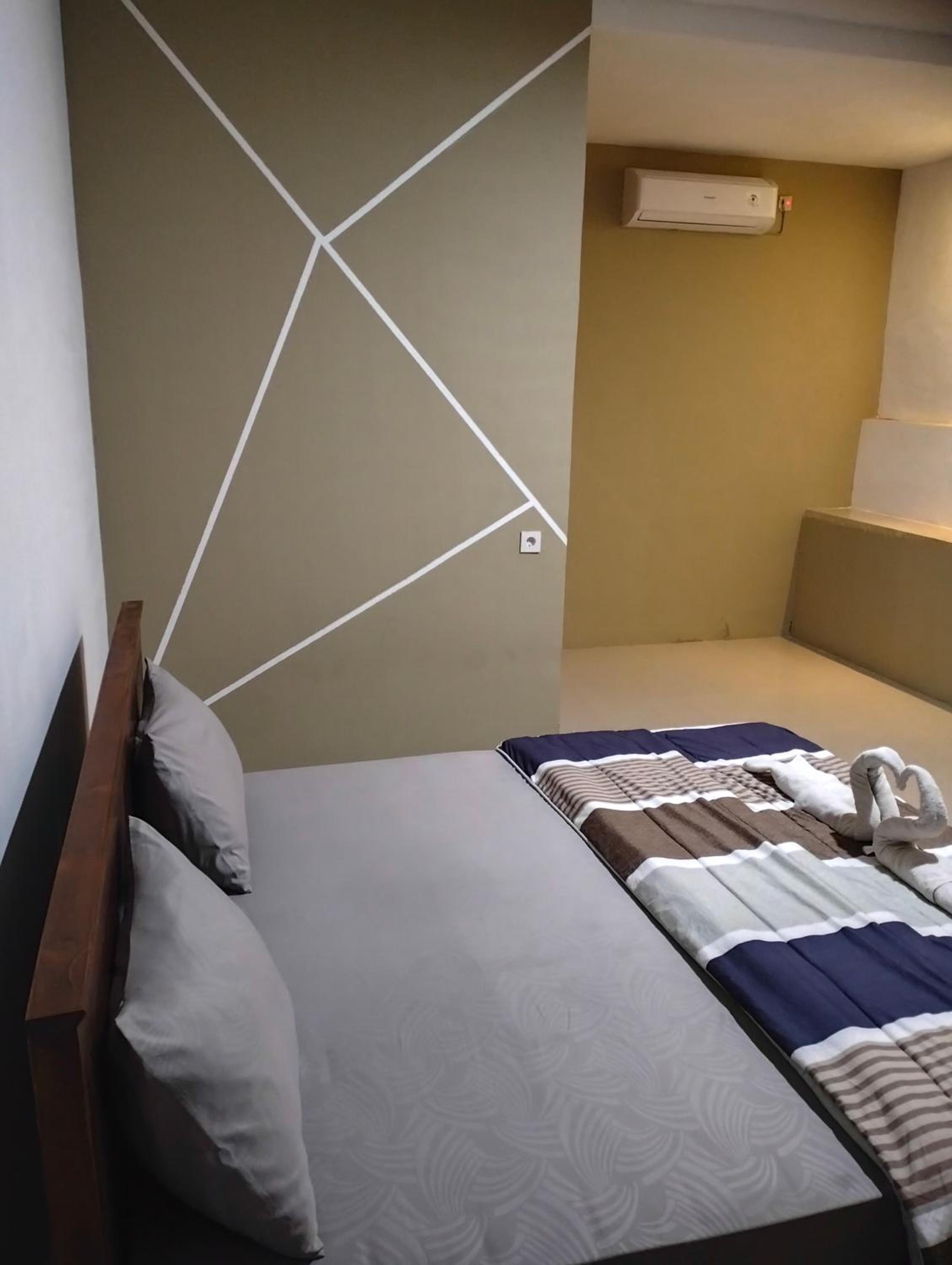 Large Double Room - Photo 1