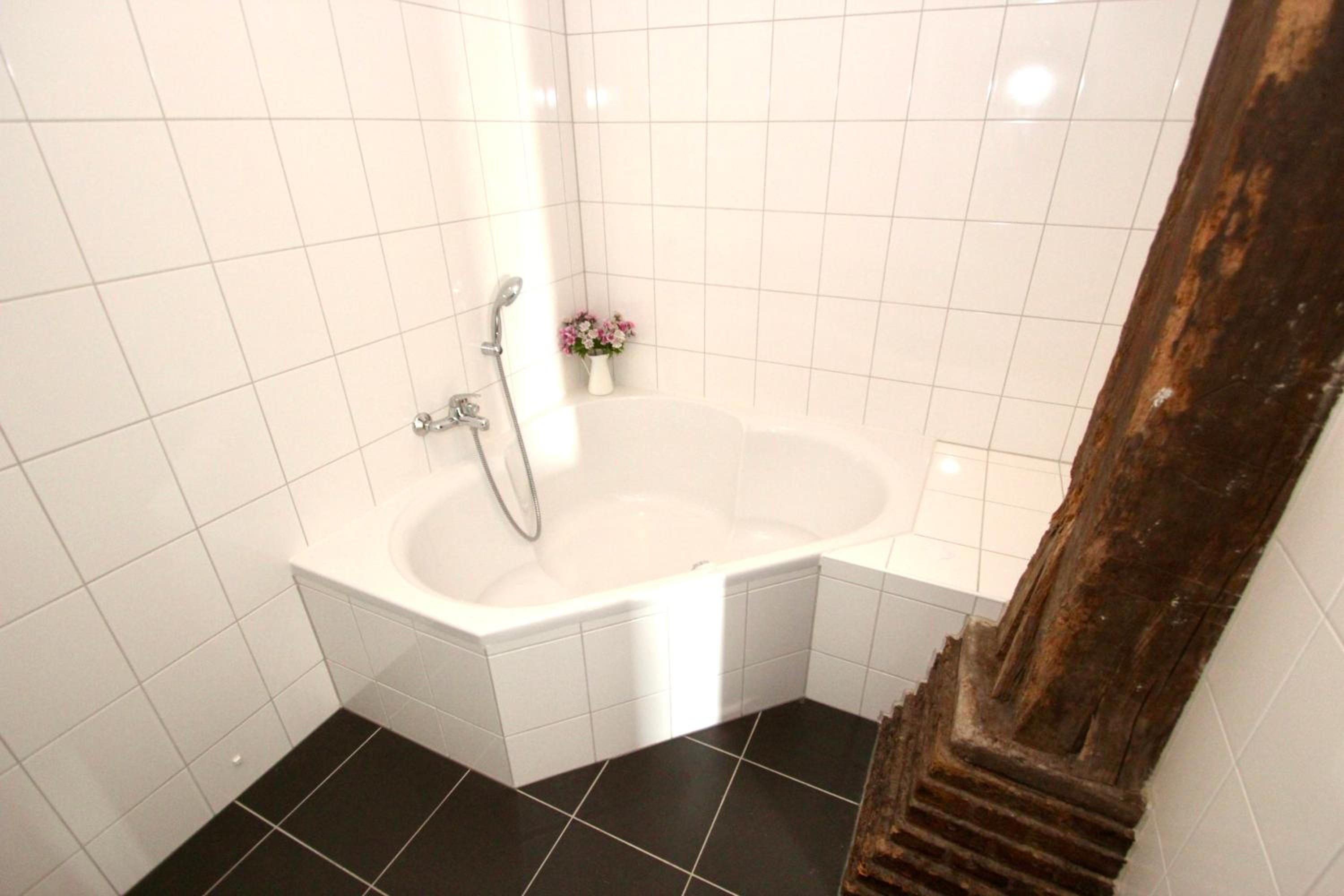 Apartment with Lake View - Photo 4