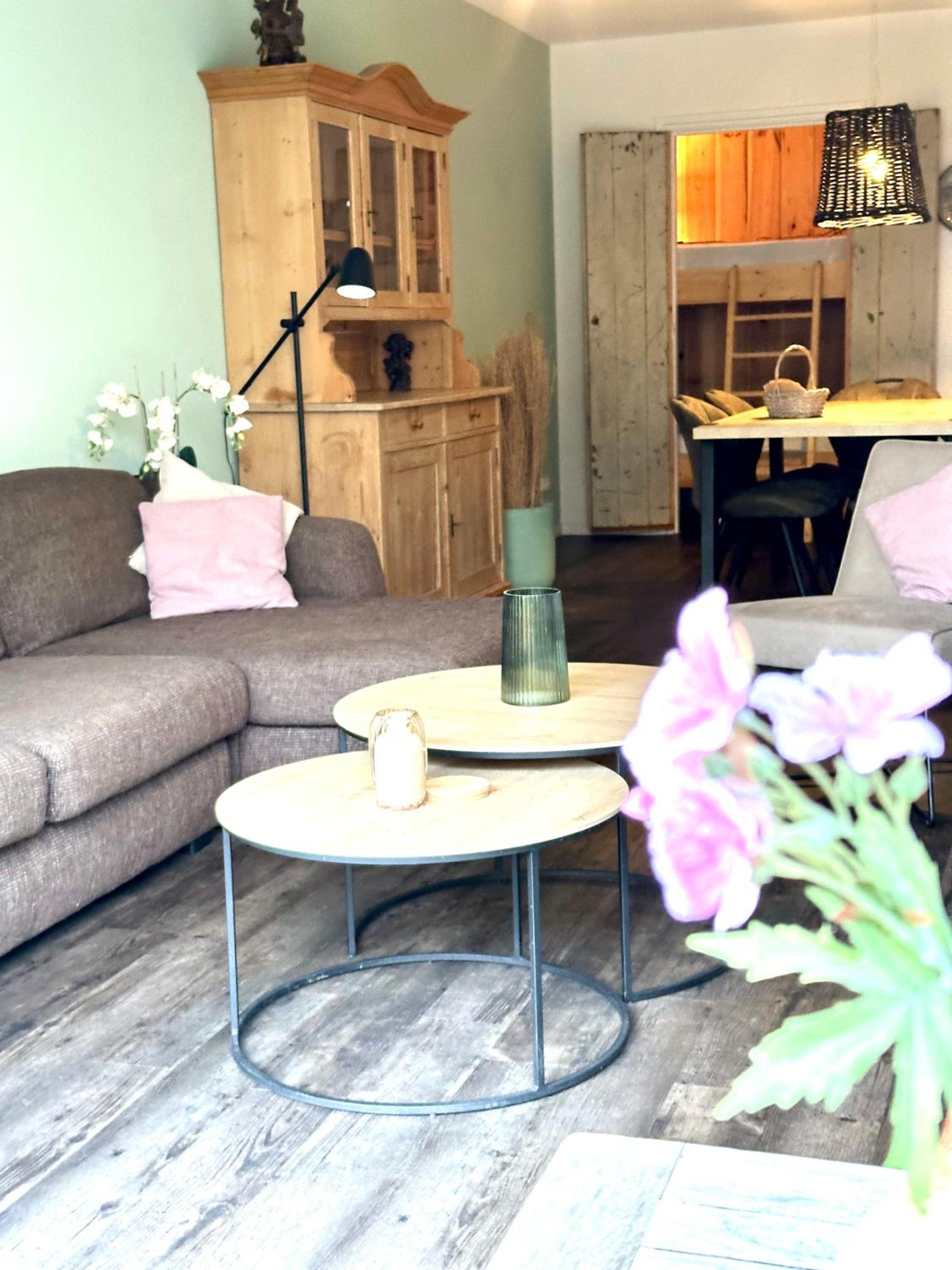 Apartment with Lake View - Photo 1