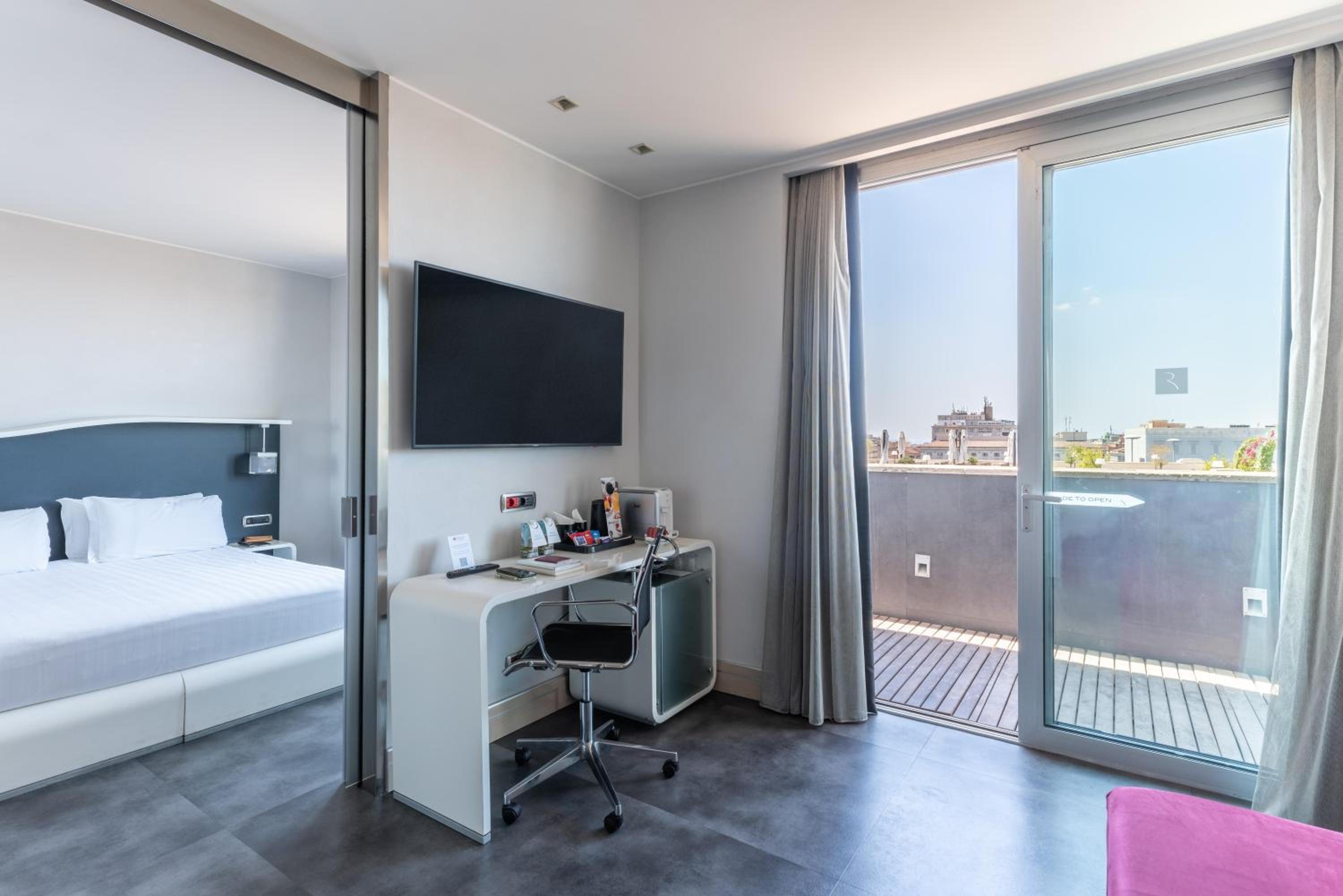 Junior King Suite with Terrace and City View