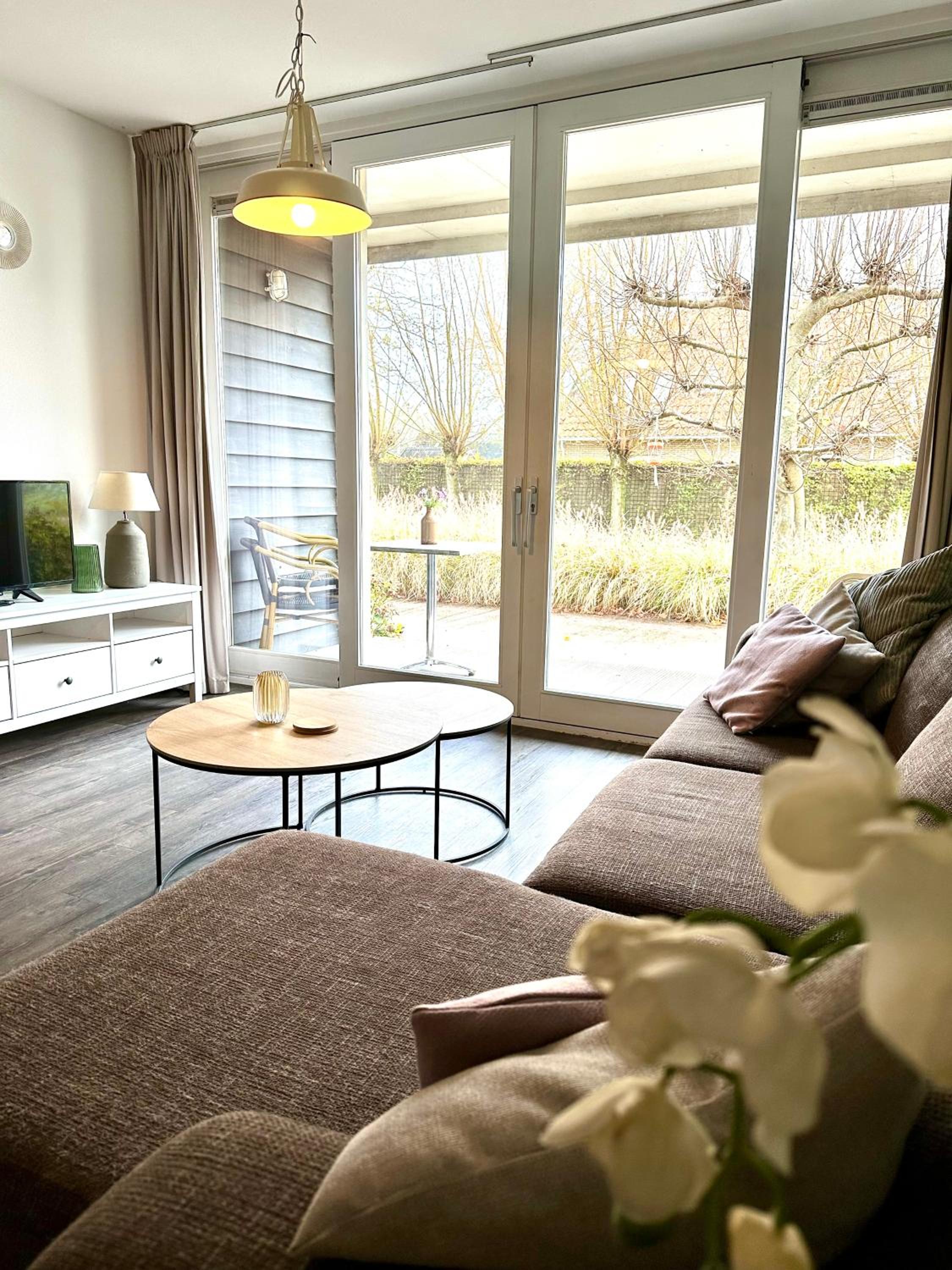 Apartment with Lake View - Photo 5