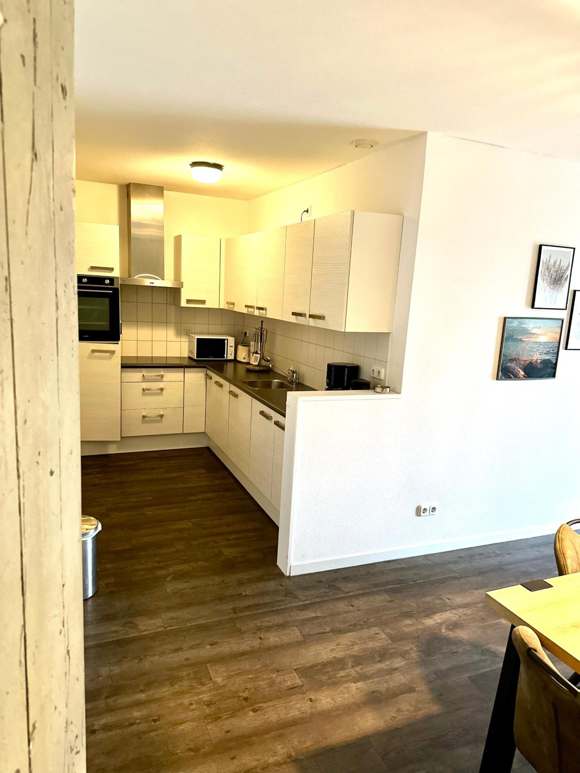Apartment with Lake View - Photo 7
