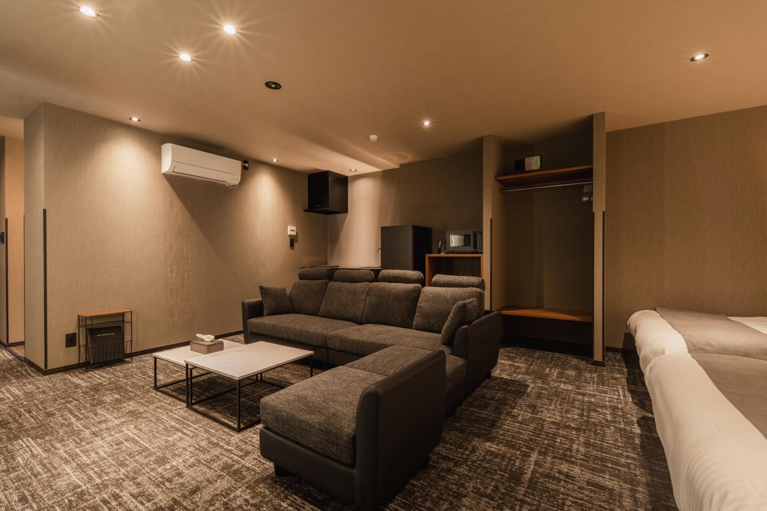 Deluxe Triple Room - Photo 10