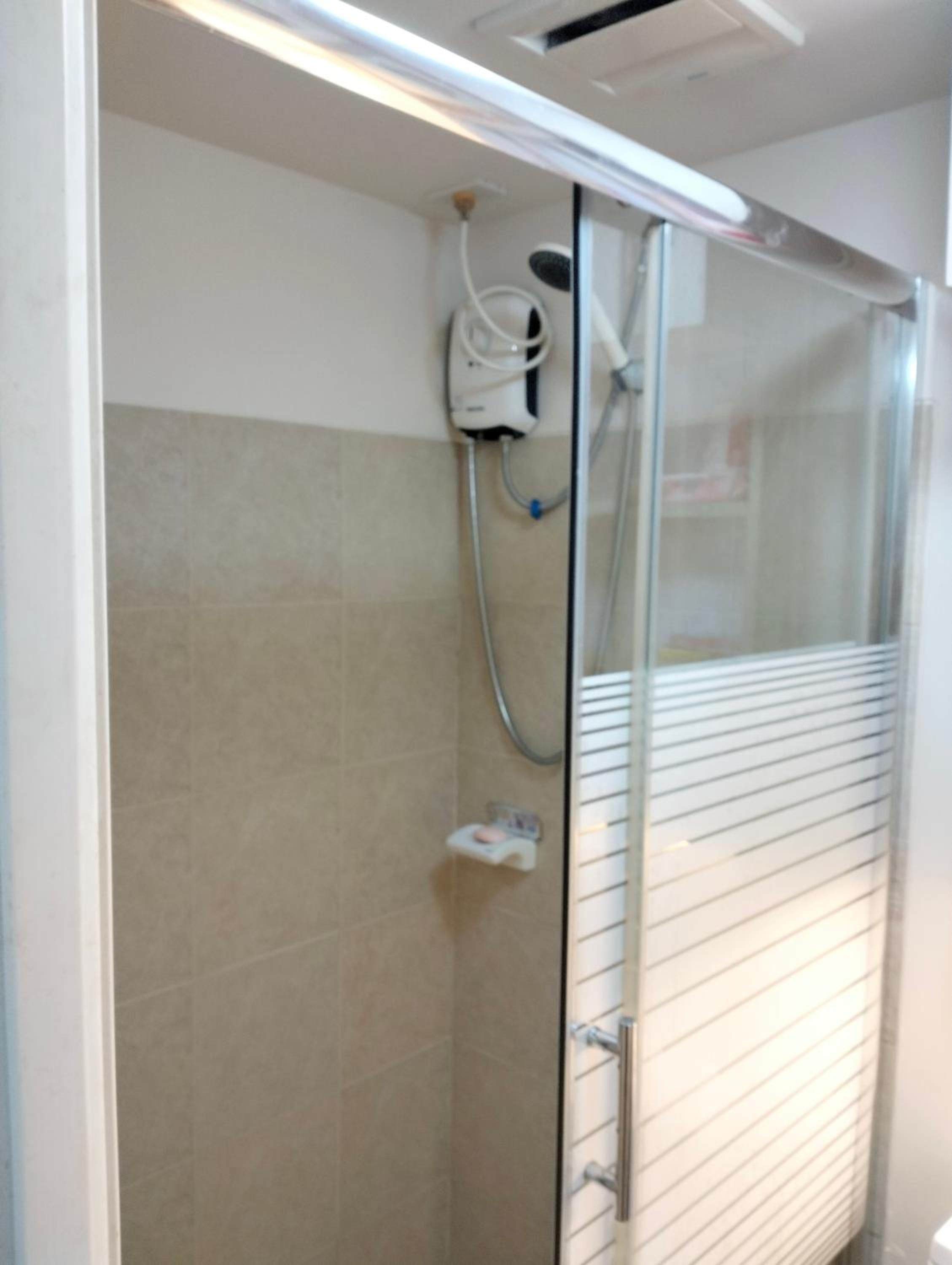 Apartment with Shower photo 2
