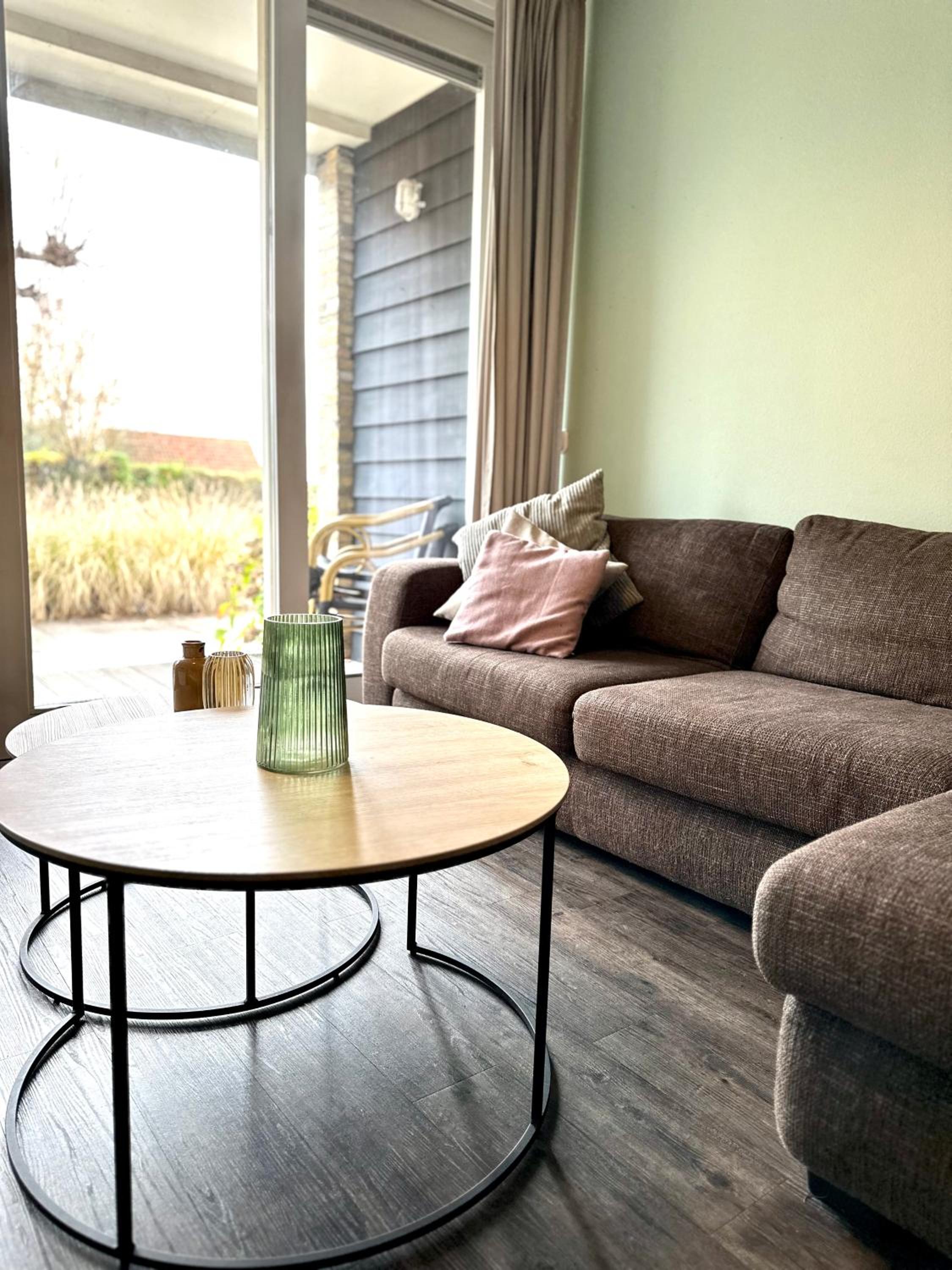 Apartment with Lake View - Photo 2