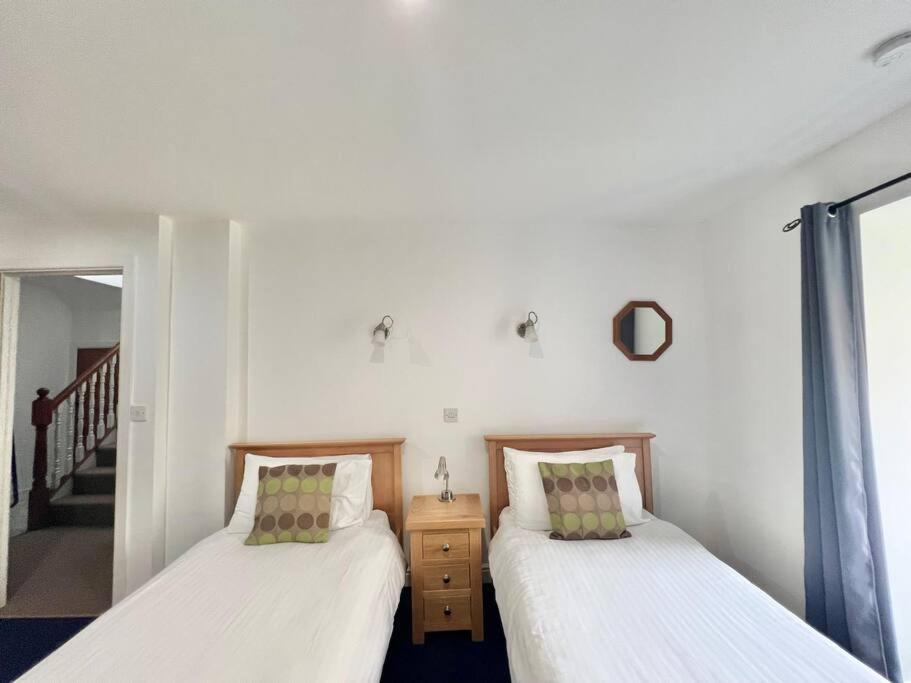 Three-Bedroom House photo 2