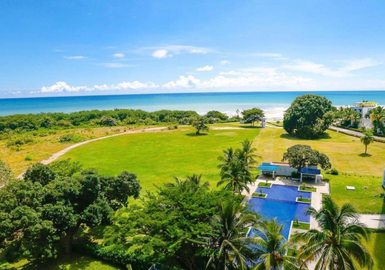 Two-Bedroom Apartment with Balcony and Sea View photo 2
