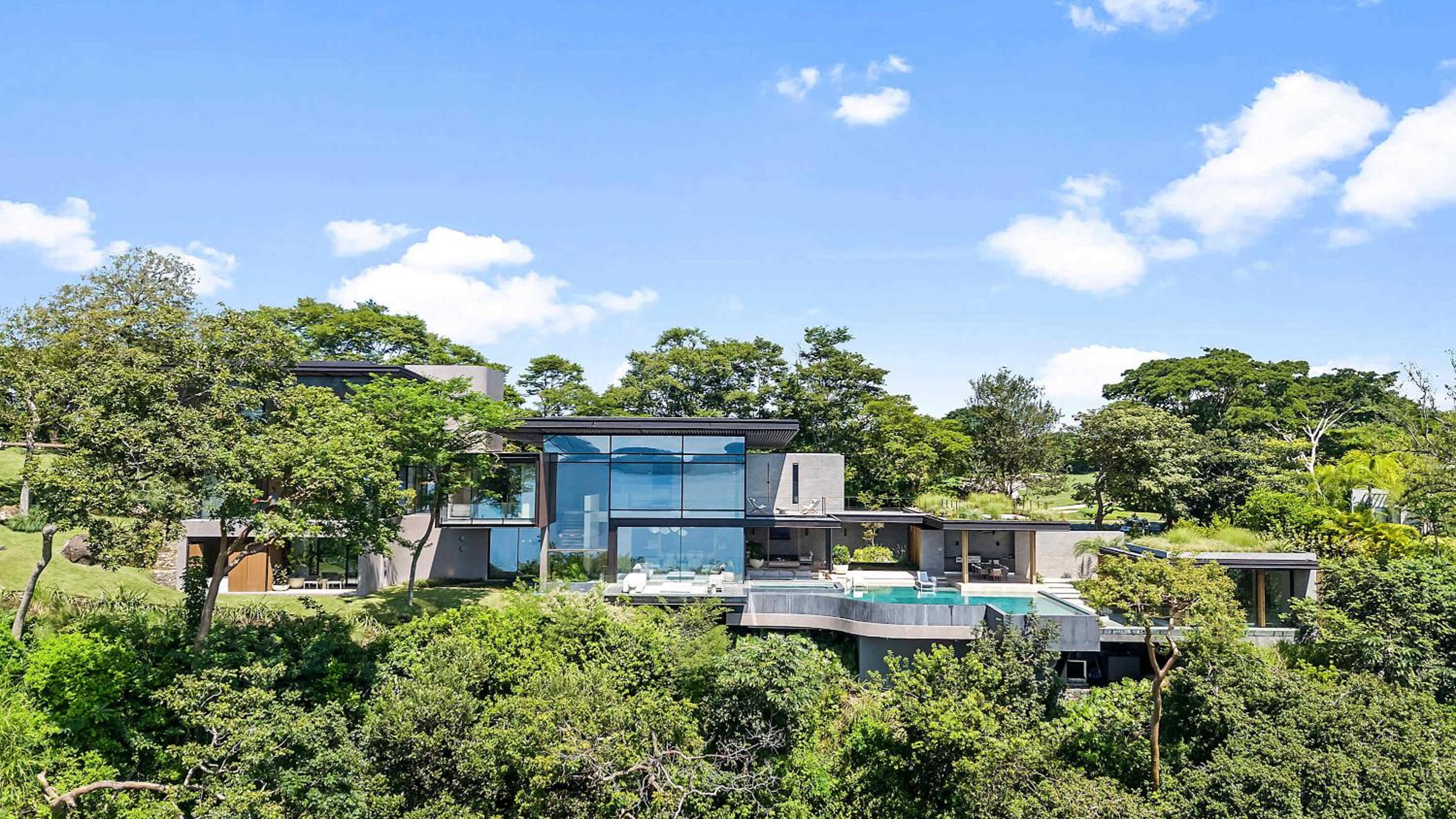 Villa photo 2
