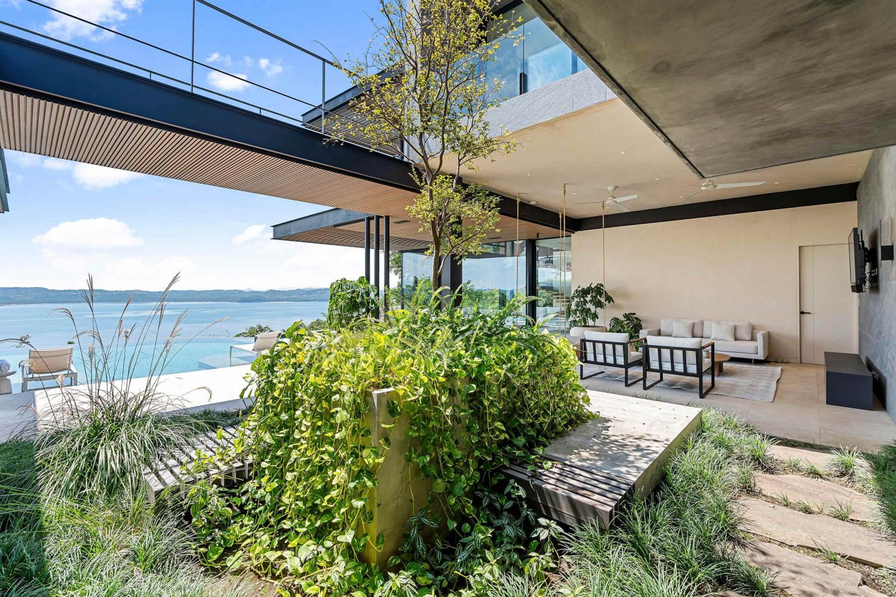Villa photo 3