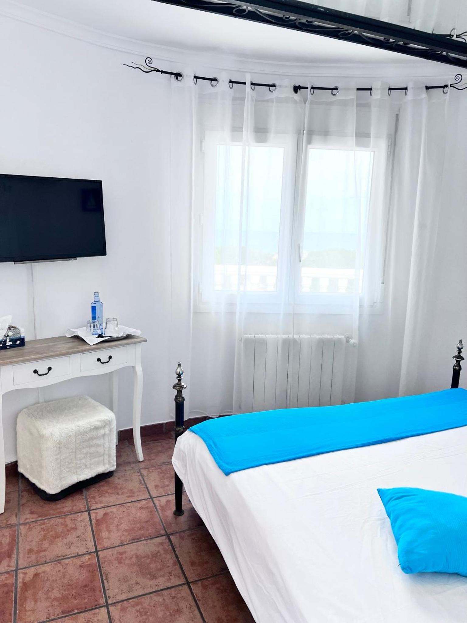 Romantic Double Room with Terrace and Sea View photo 2