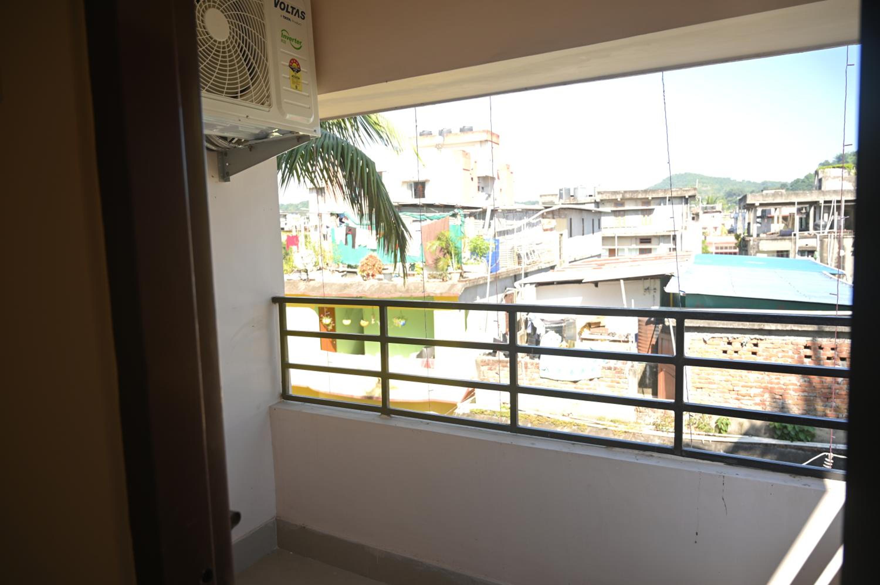 Deluxe Double Room with Balcony photo 3